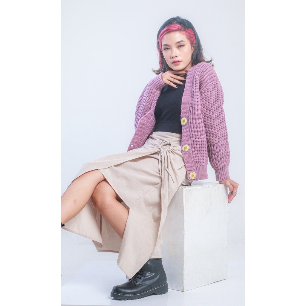 BOOLAO Picnic Panic Daisy Knit Cardigan (Sweater Rajut dengan Pressed Flower Kancing) - Rose Wine