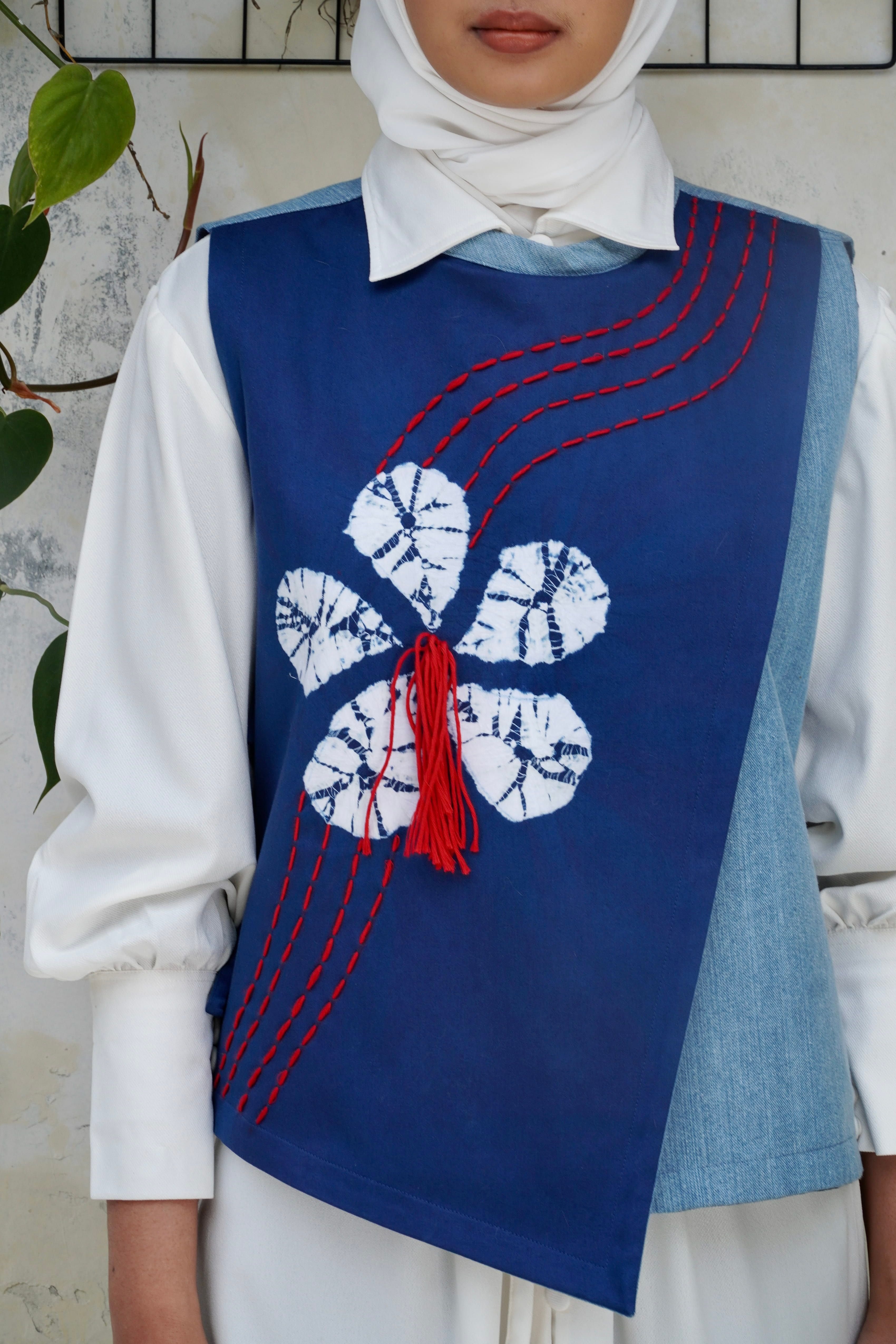 BOOLAO Vest Pendek Patra Komala Asimetris (Rompi Batik Shibori)