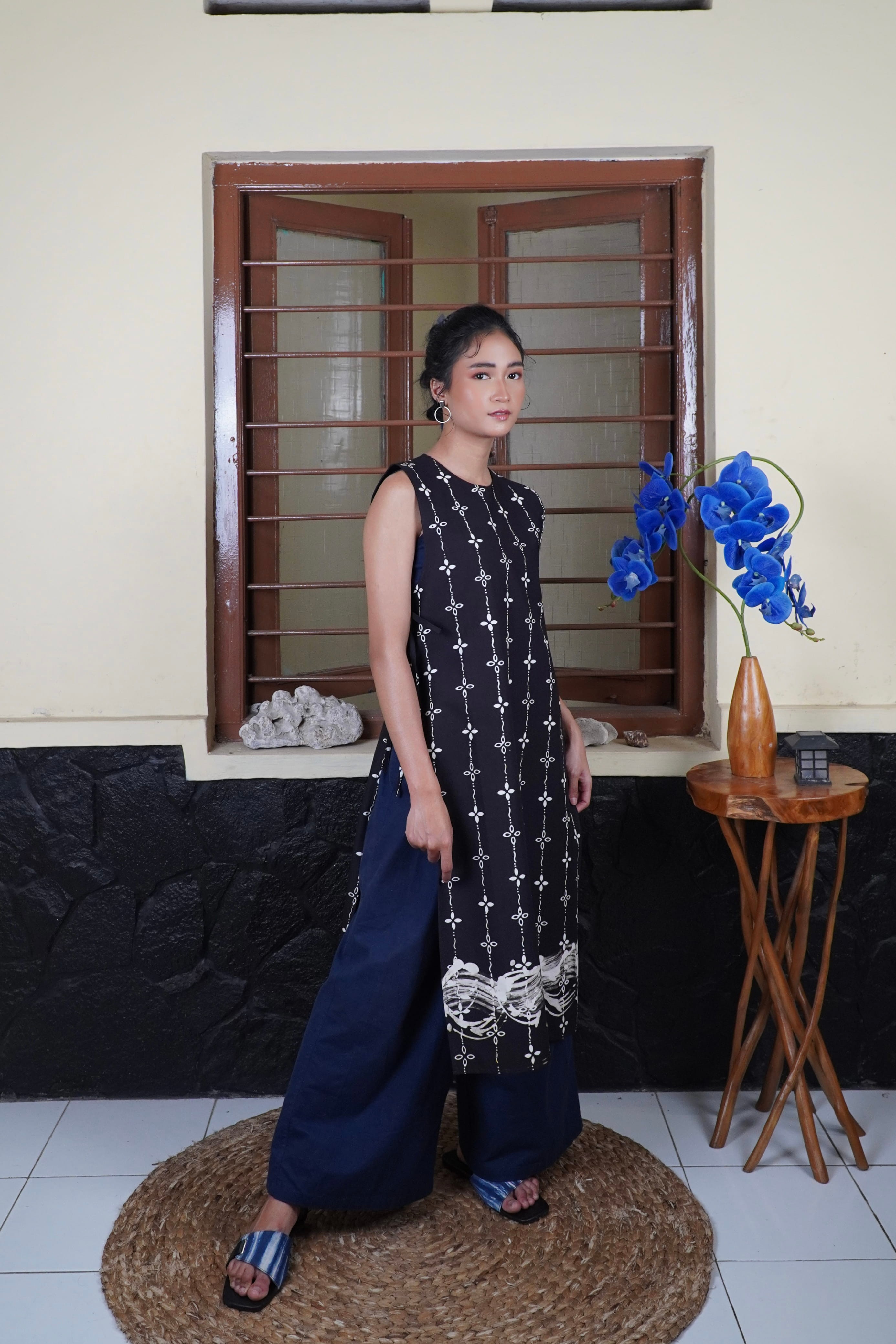 BOOLAO Kumeli Vest Black (Rompi Outer Batik Kawung) - Hitam