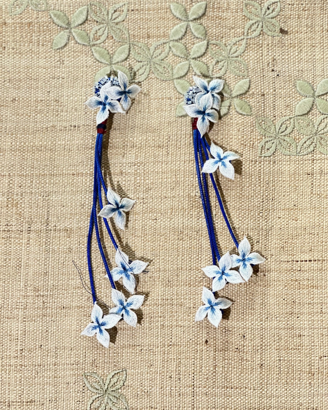 BOOLAO Rontje Series Melati Tassel Brooch