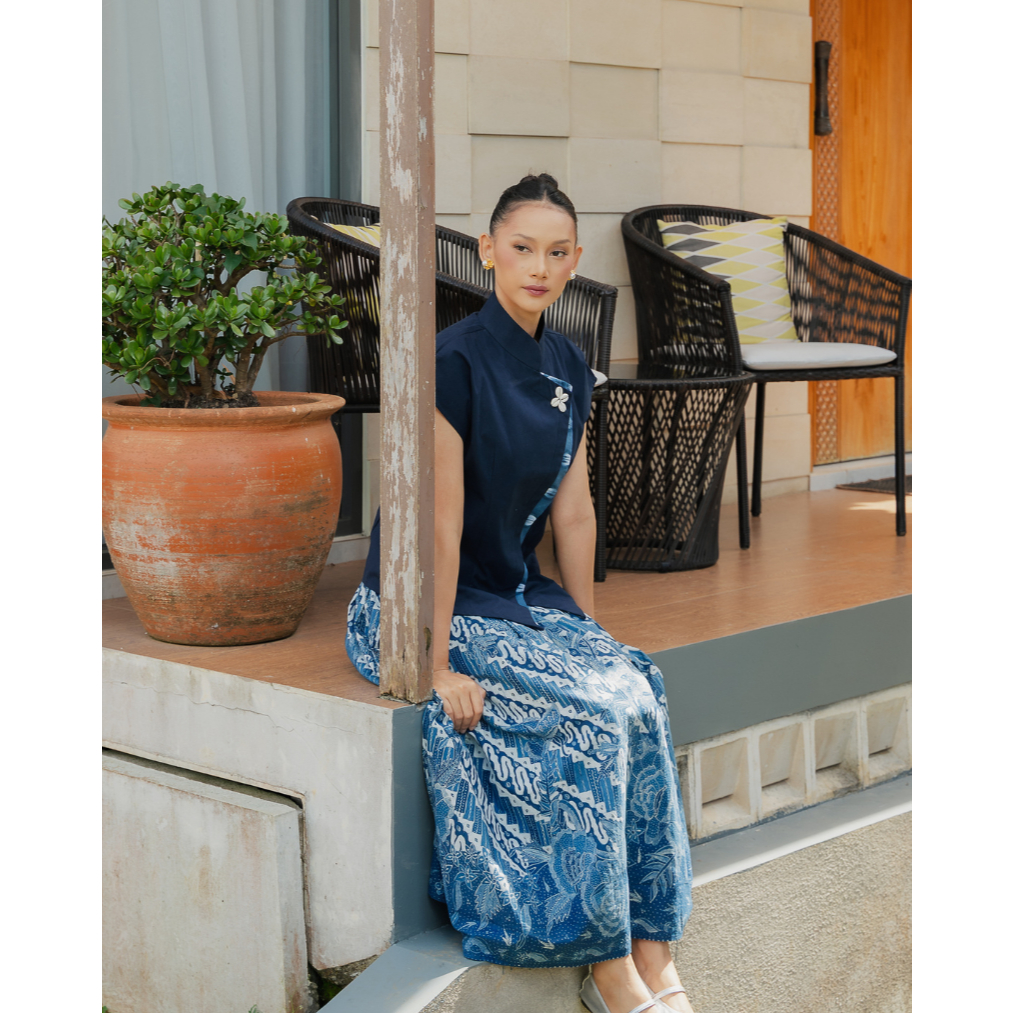 Janggan Linen Sleeveless Shibori on Navy
