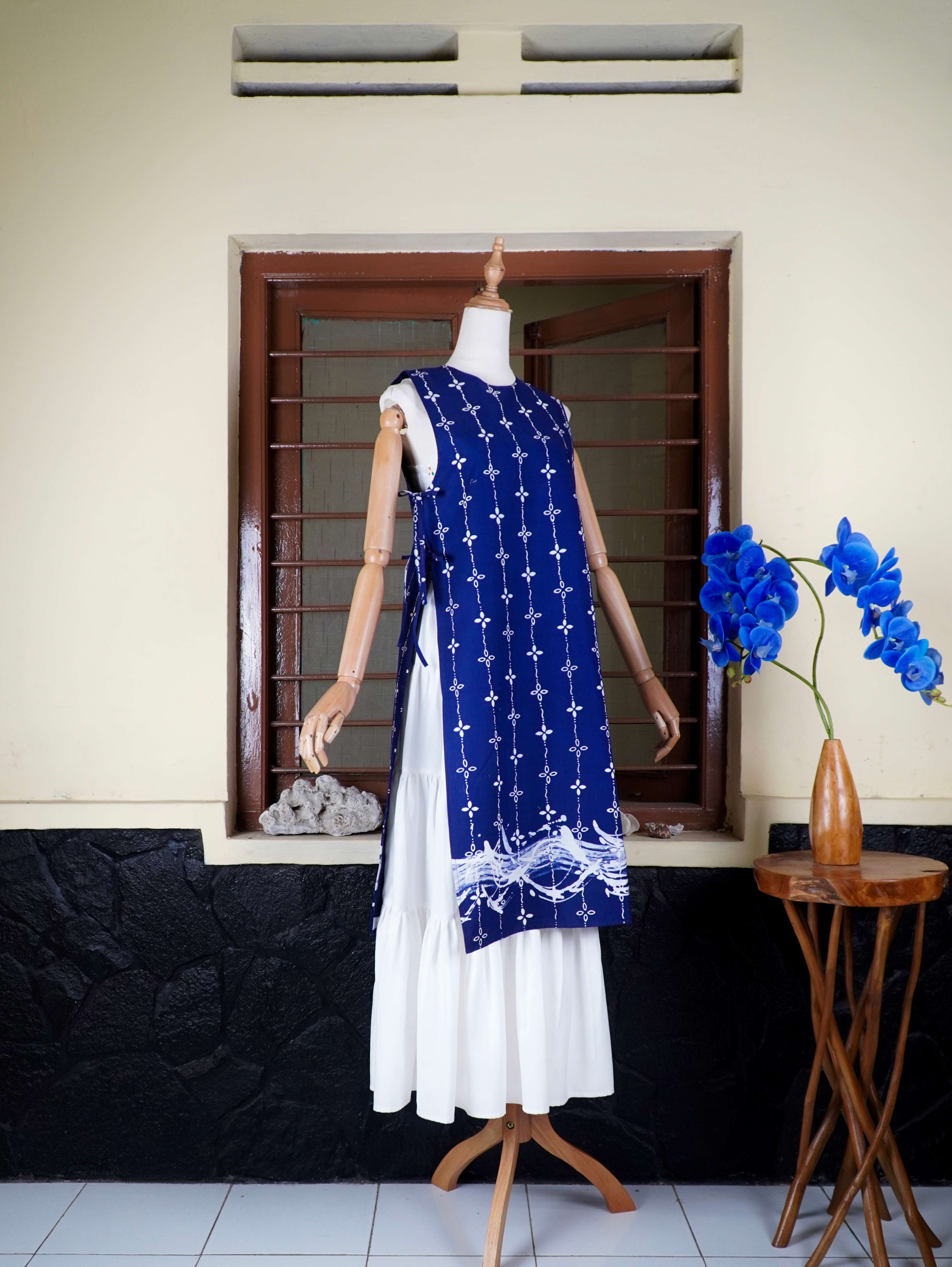 BOOLAO Kumeli Vest Navy Blue (Rompi outer Batik Kawung) - Biru Dongker