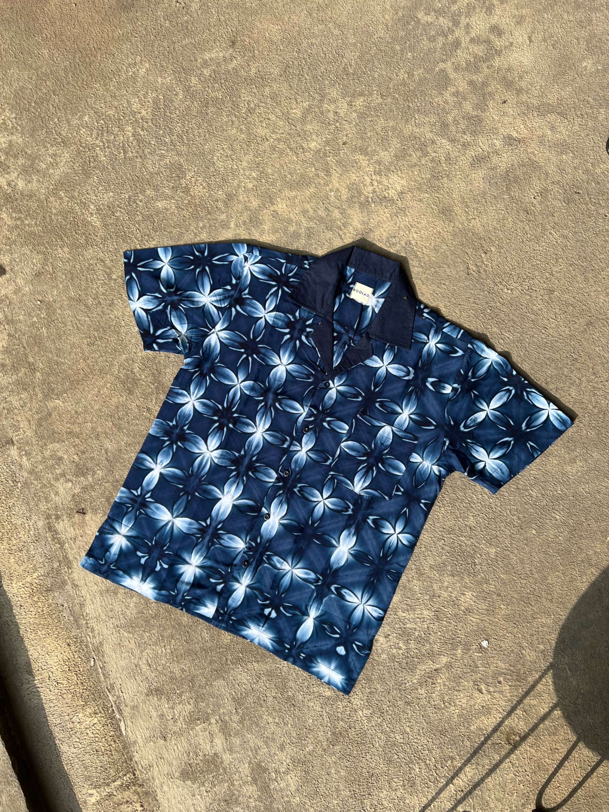 BOOLAO Kemeja Kaleidoscope Kawung Biru (Kemeja Bowling Shirt)
