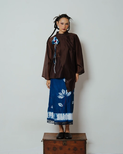 Image of Blouse Nawang Wulan Long Sleeve - Brown