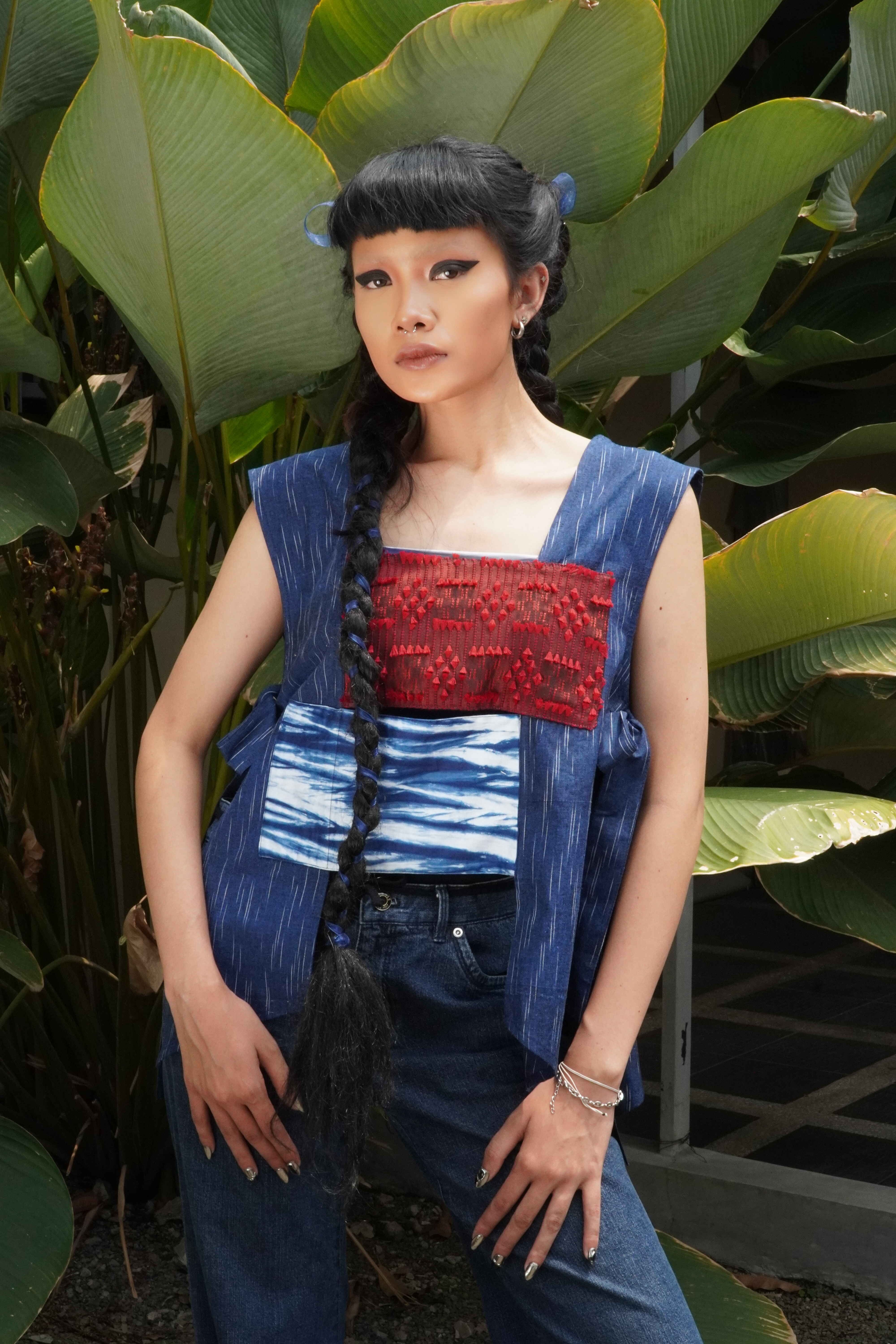 BOOLAO Vest Anyam Kebaya Kutubaru Sleeveless Shibori Tenun