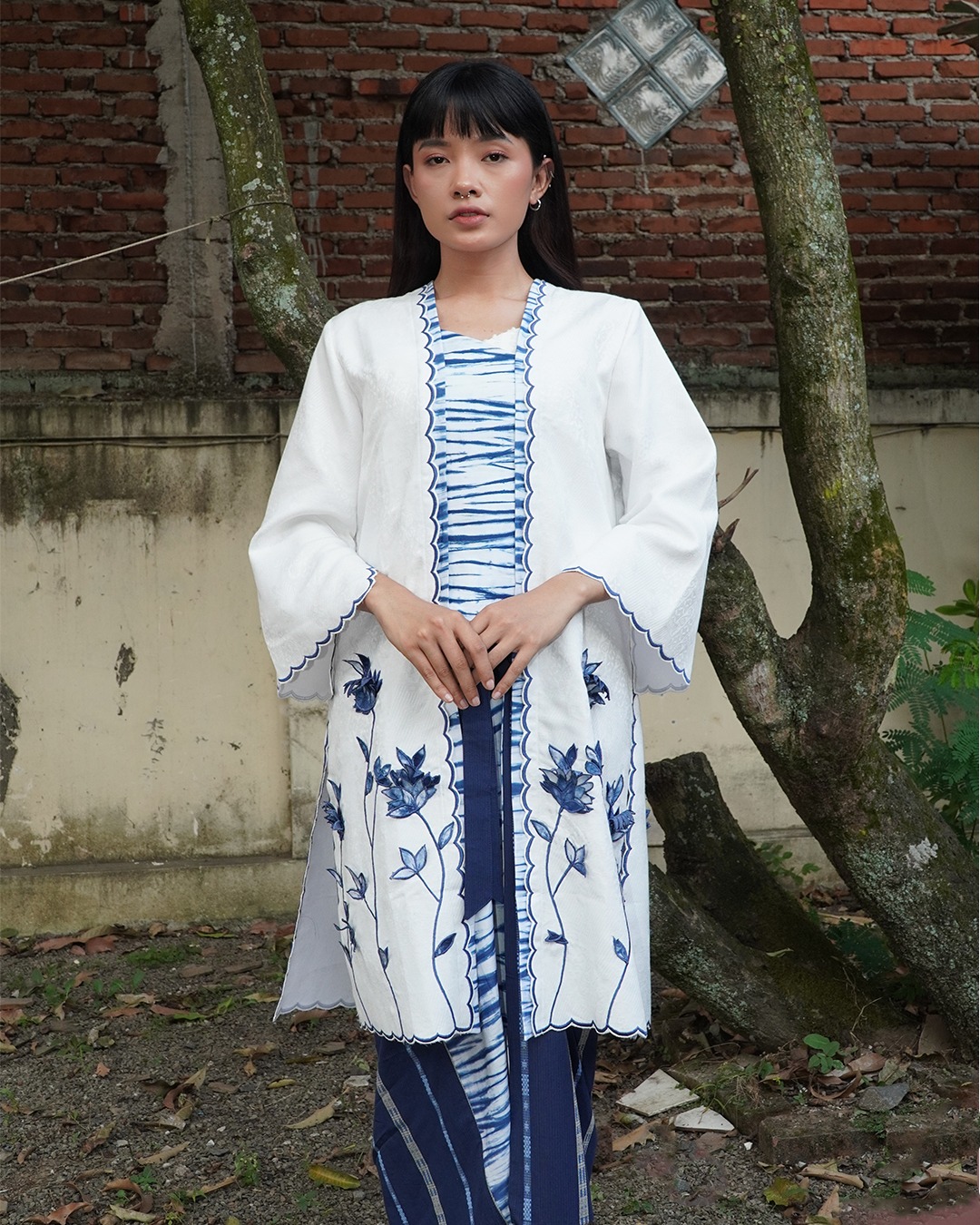 BOOLAO Kebaya Lotus 3D Embroidery - Detachable Kutubaru
