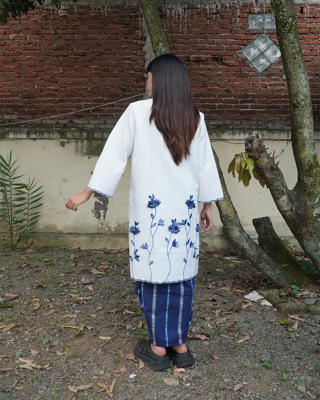 BOOLAO Kebaya Lotus 3D Embroidery - Detachable Kutubaru