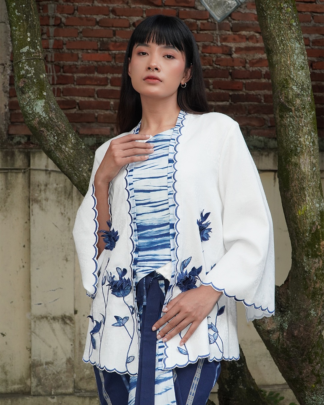 BOOLAO Kebaya Lotus 3D Embroidery - Detachable Kutubaru