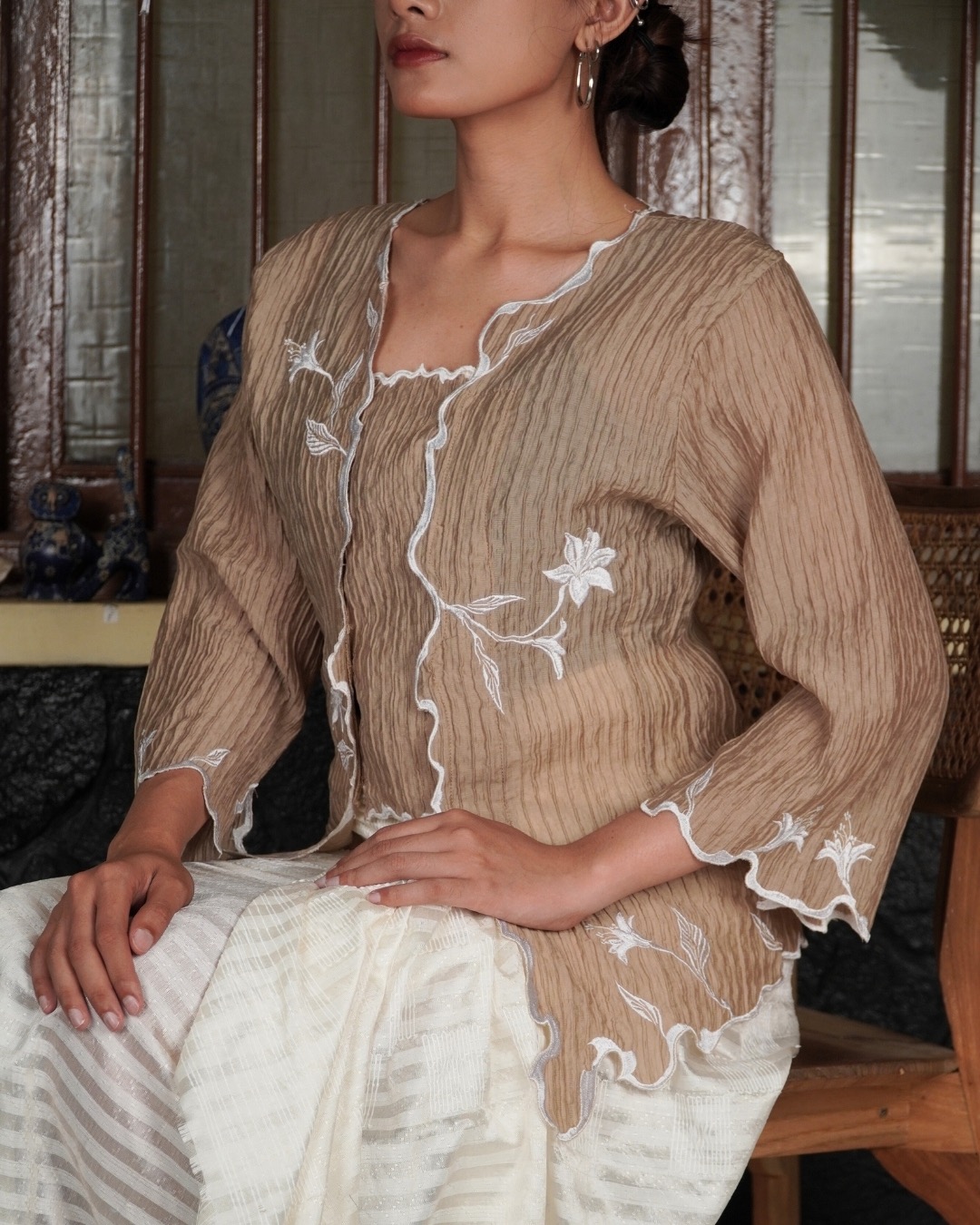BOOLAO Kebaya Lily Embroidery (Detachable Outer) - Coklat