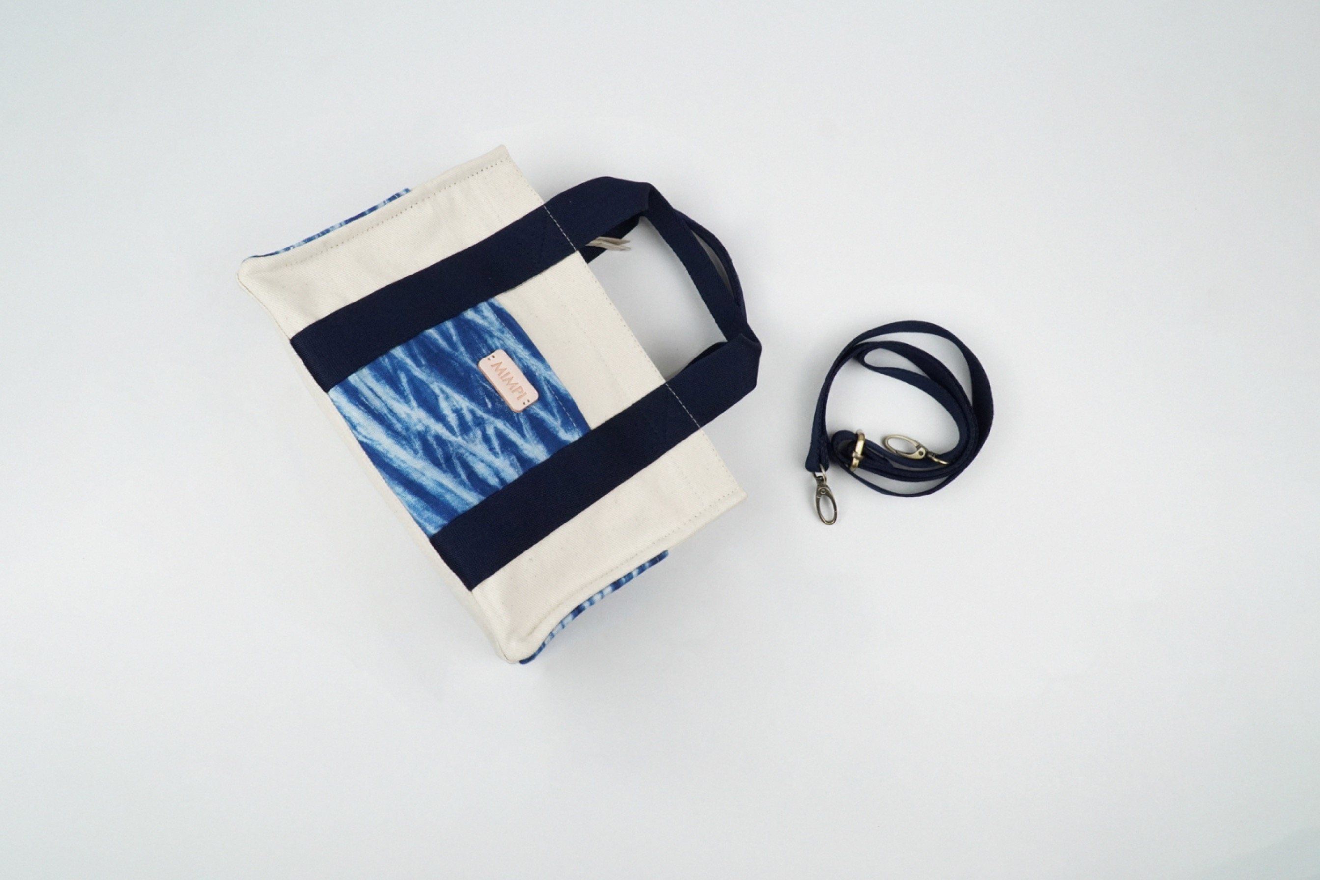 BOOLAO MIMPI Handbag