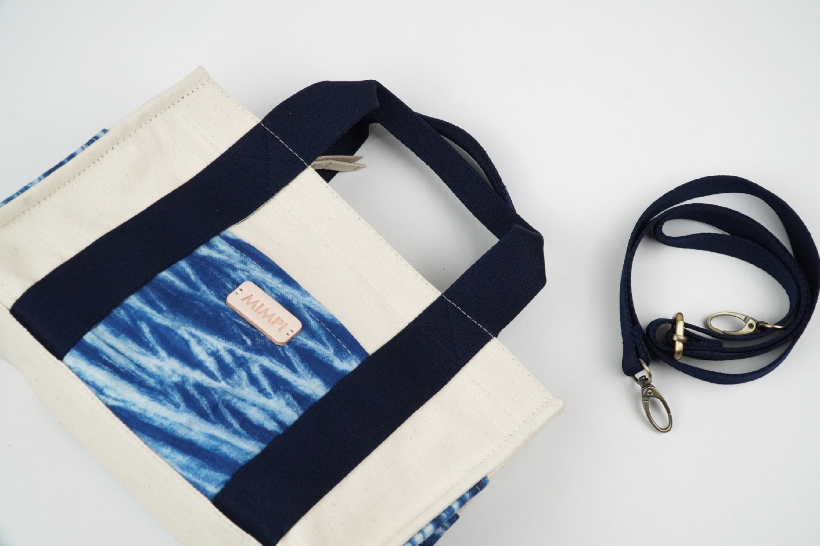 BOOLAO MIMPI Handbag