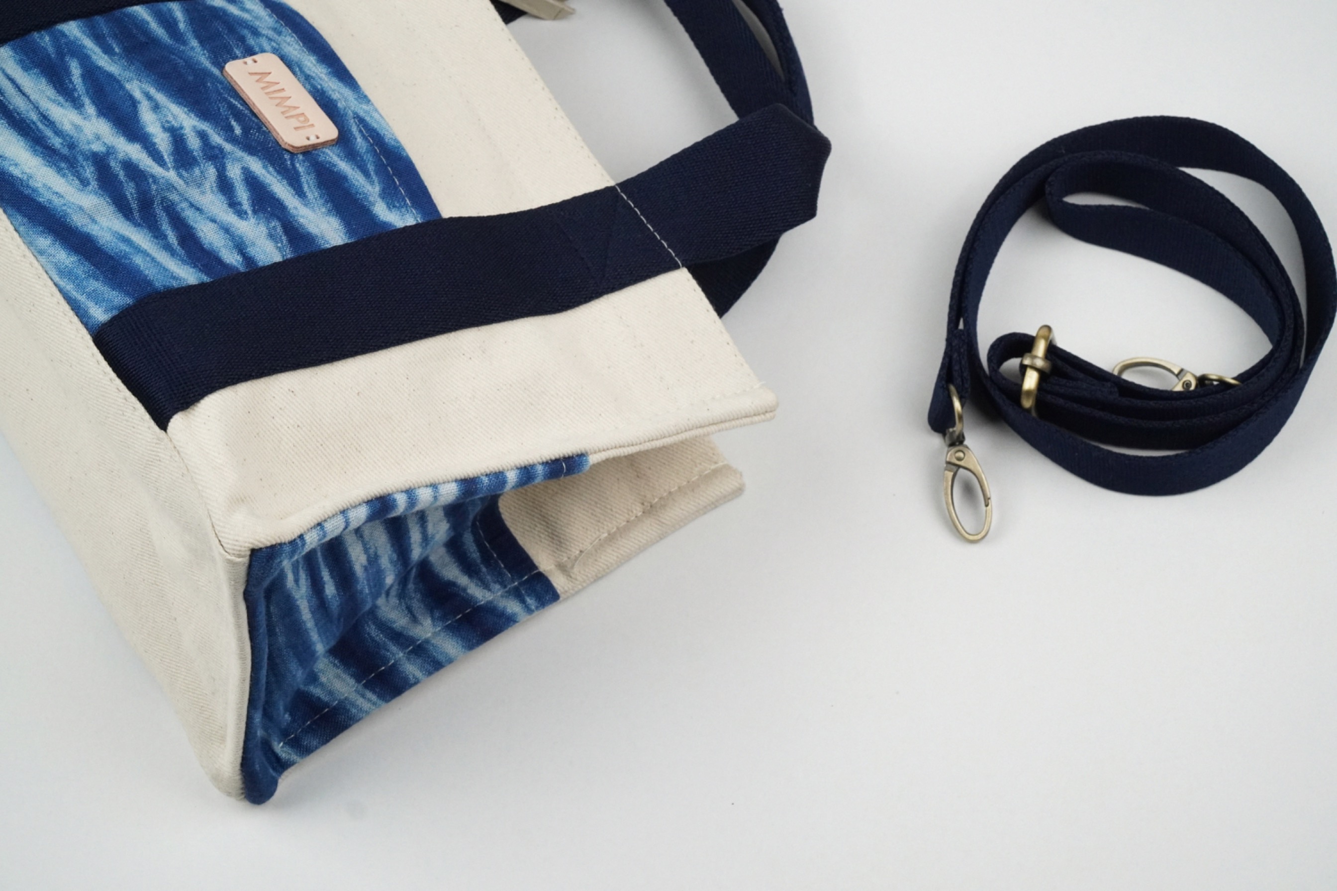 BOOLAO MIMPI Handbag