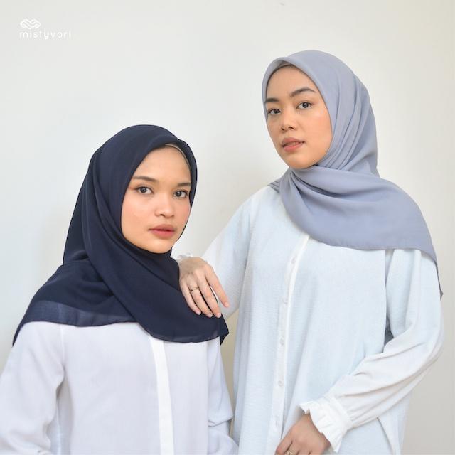 Elle Scarf