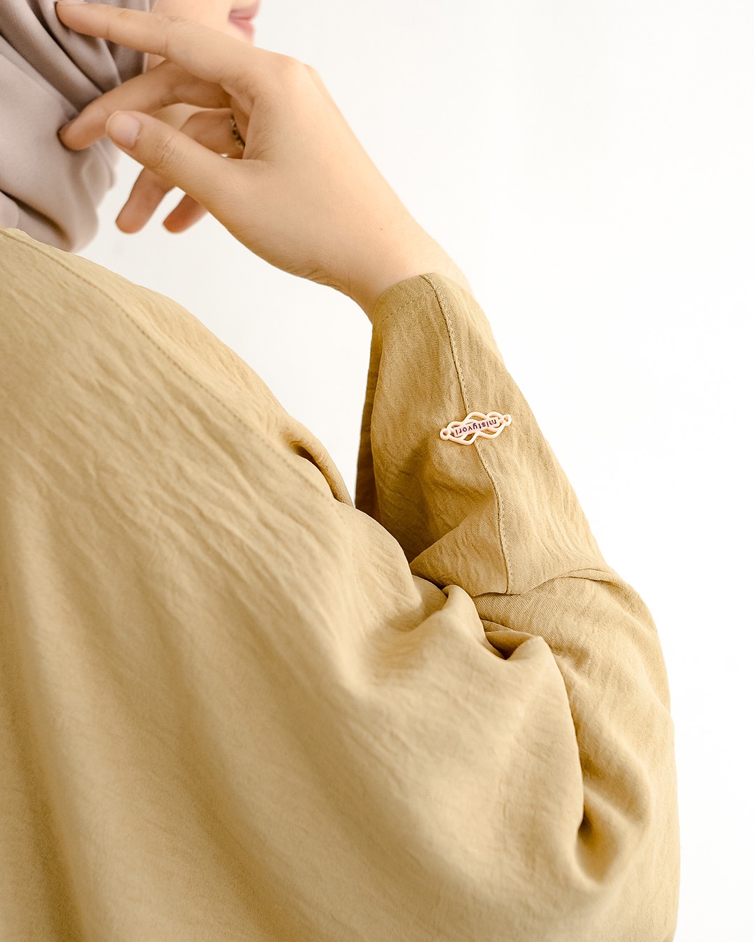 Halsha Abaya