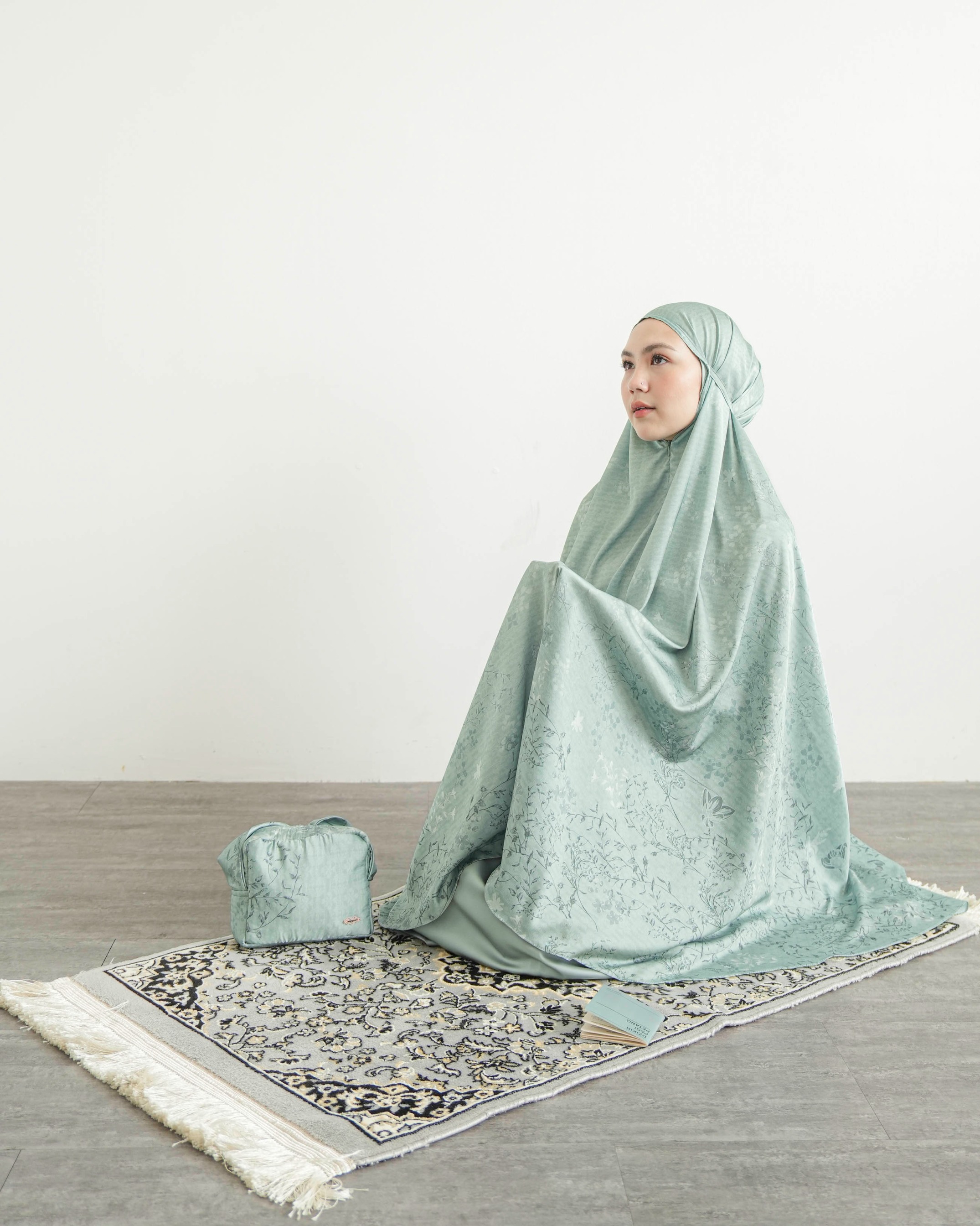 Serene Praying Set