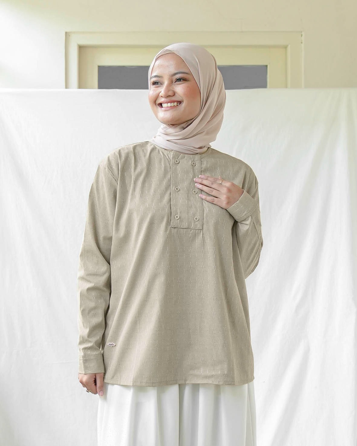 Ruma Mid Button (Unisex)