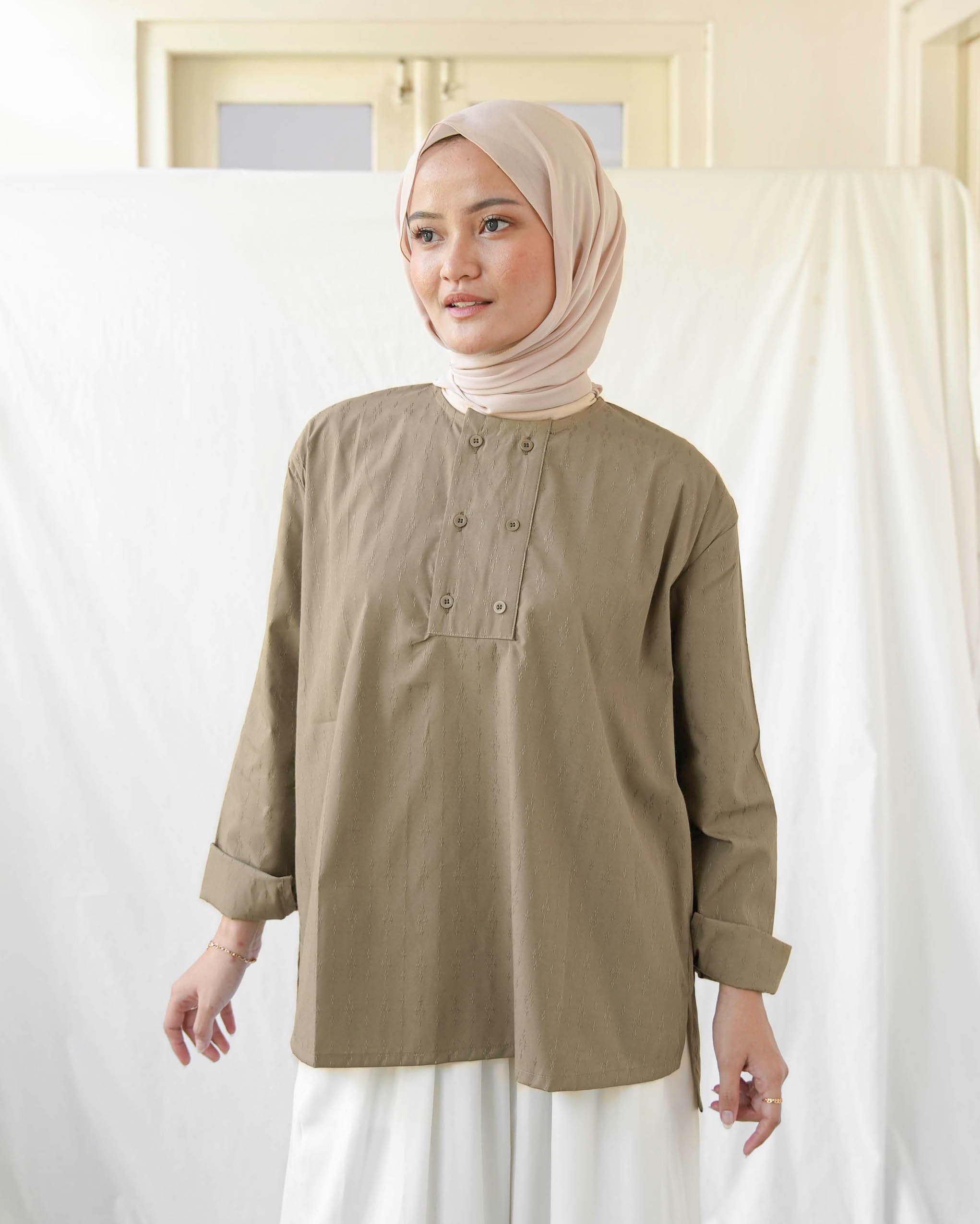Ruma Mid Button (Unisex)