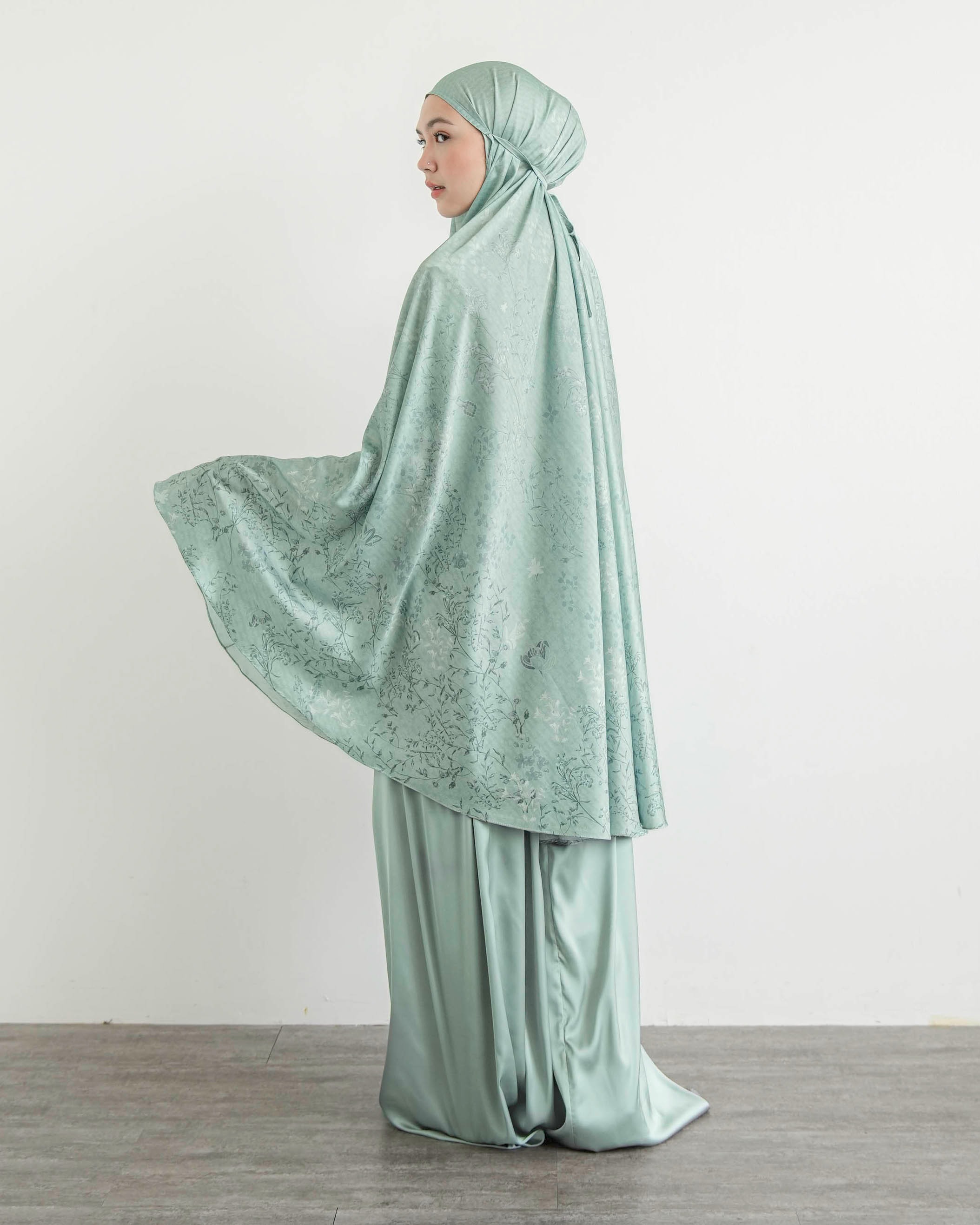 Serene Praying Set