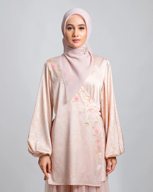 Image of Syamila Top Peach