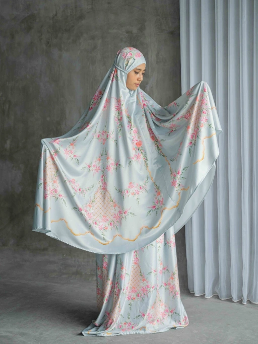 Nafisah - Adult Prayer Robe