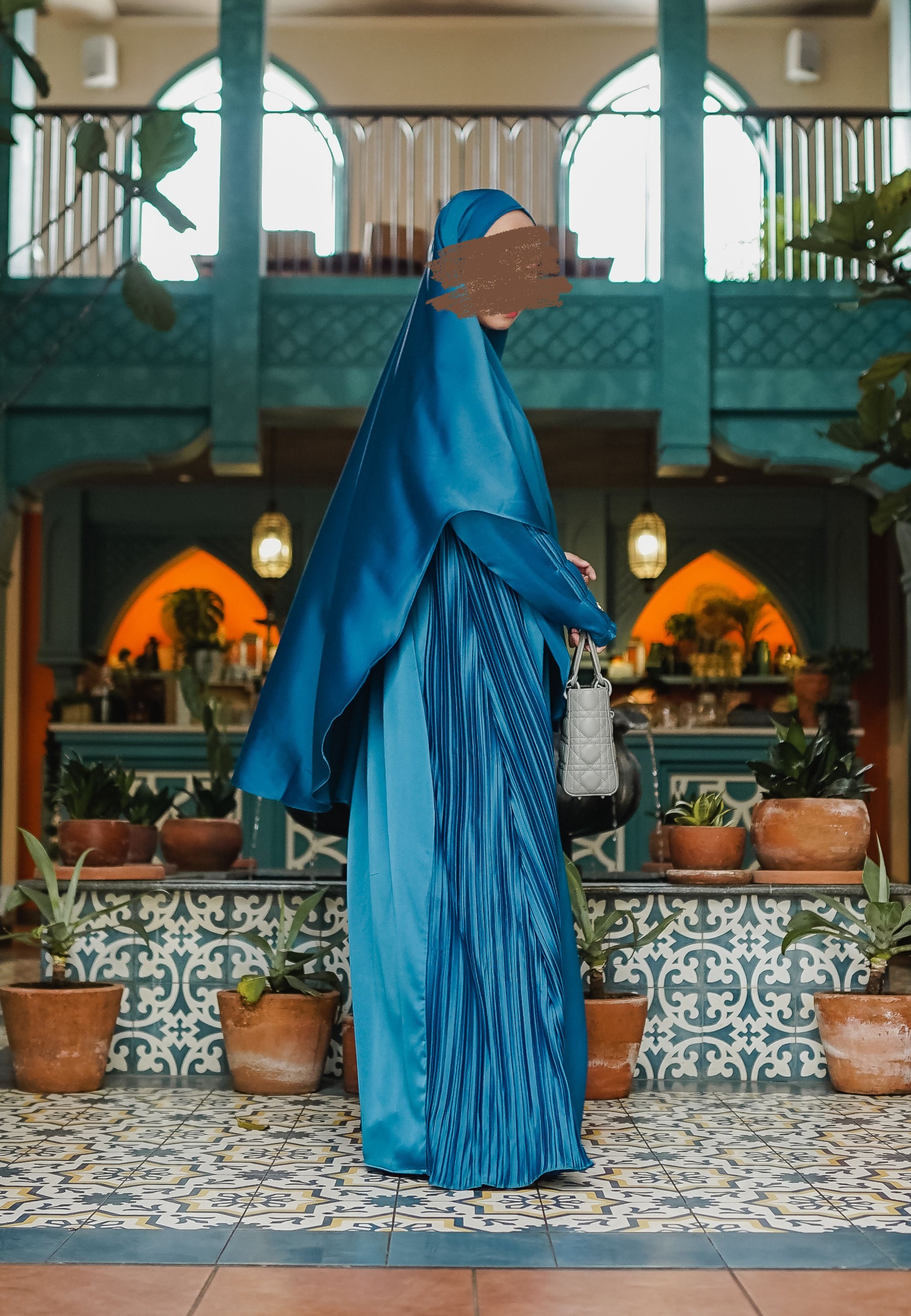 Rawdhah Abaya