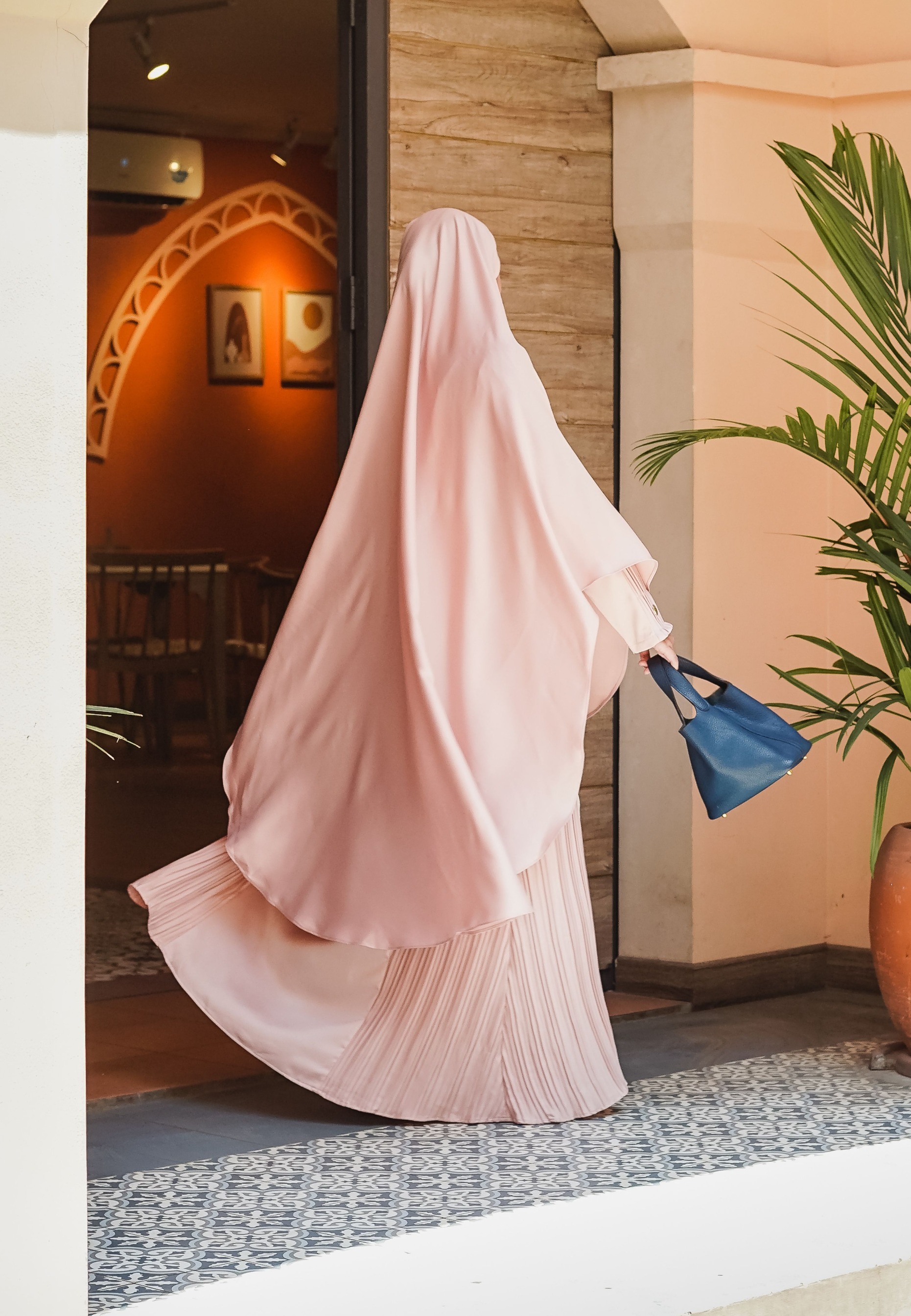 Rawdhah Abaya