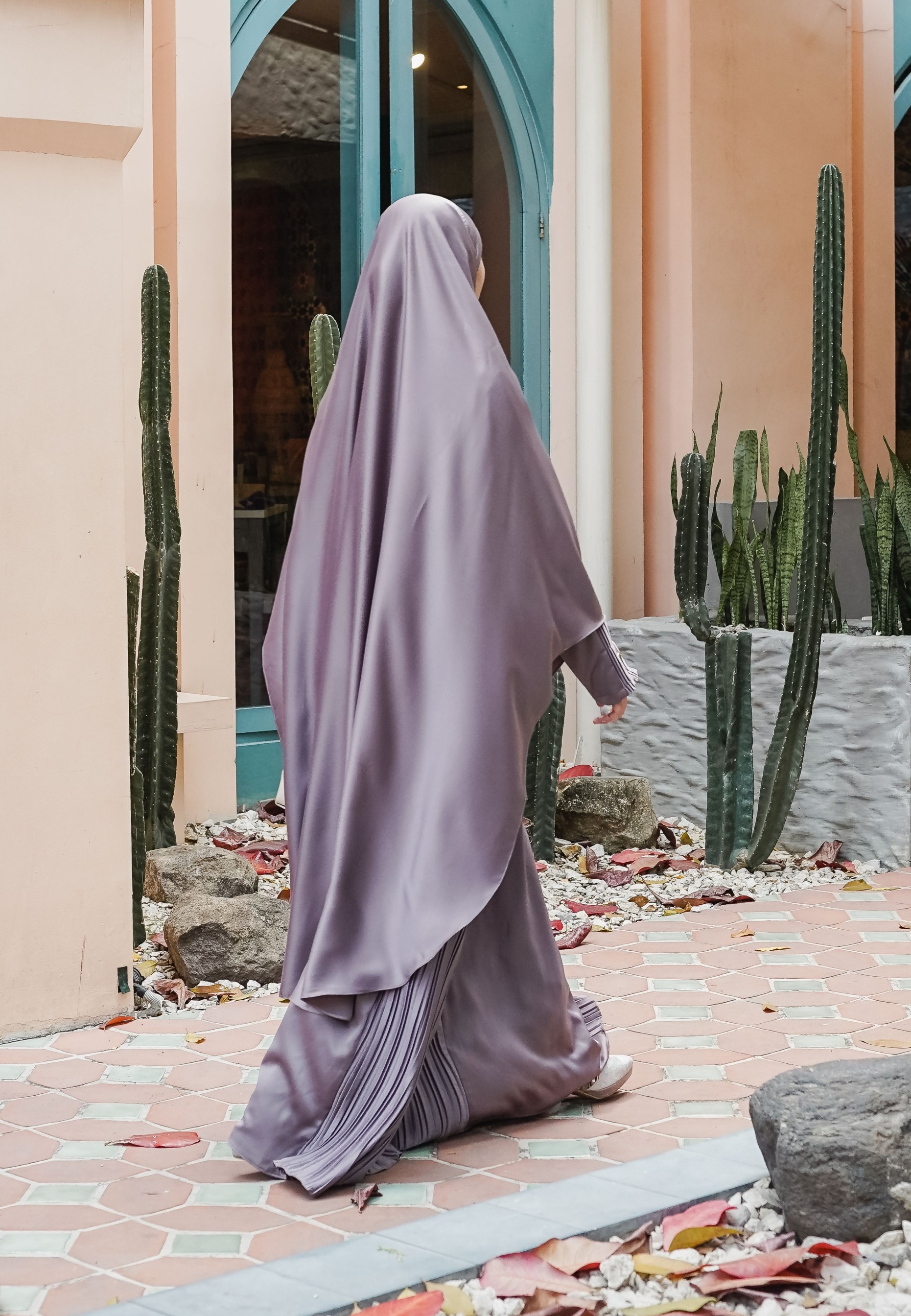 Rawdhah Abaya