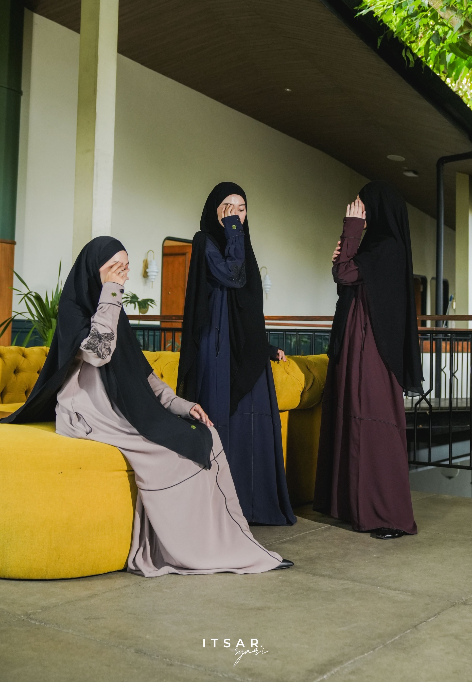 Najran Piping Lace Abaya