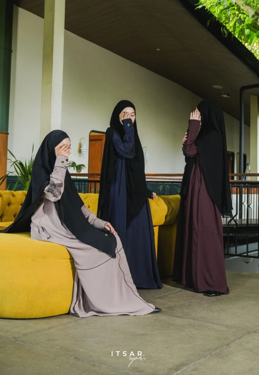 Image of Najran Piping Lace Abaya