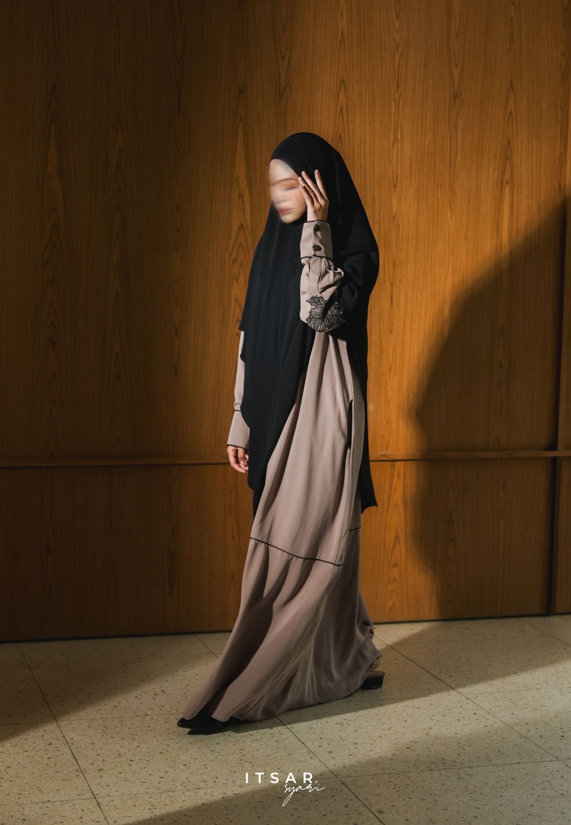 Najran Piping Lace Abaya