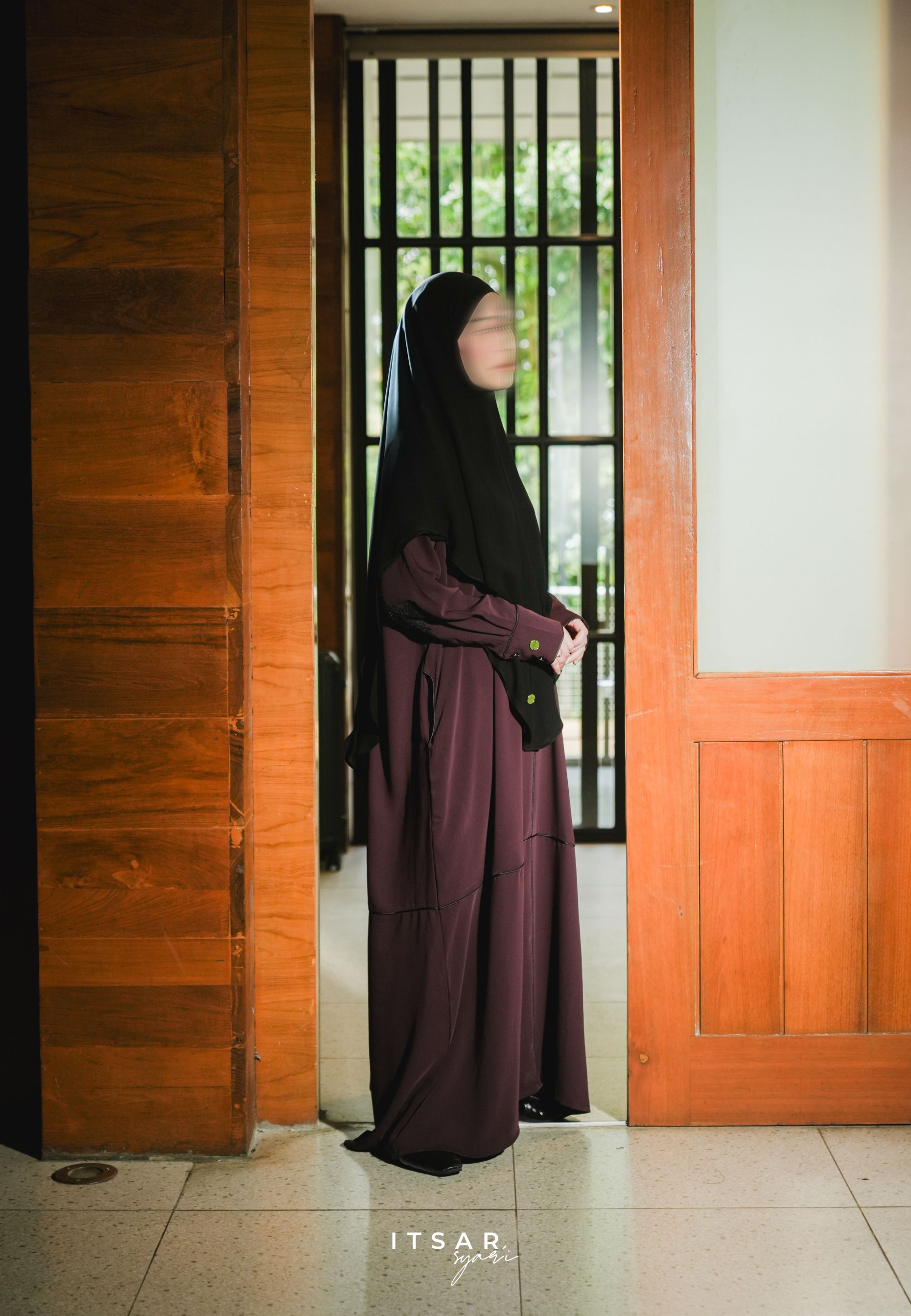 Najran Piping Lace Abaya