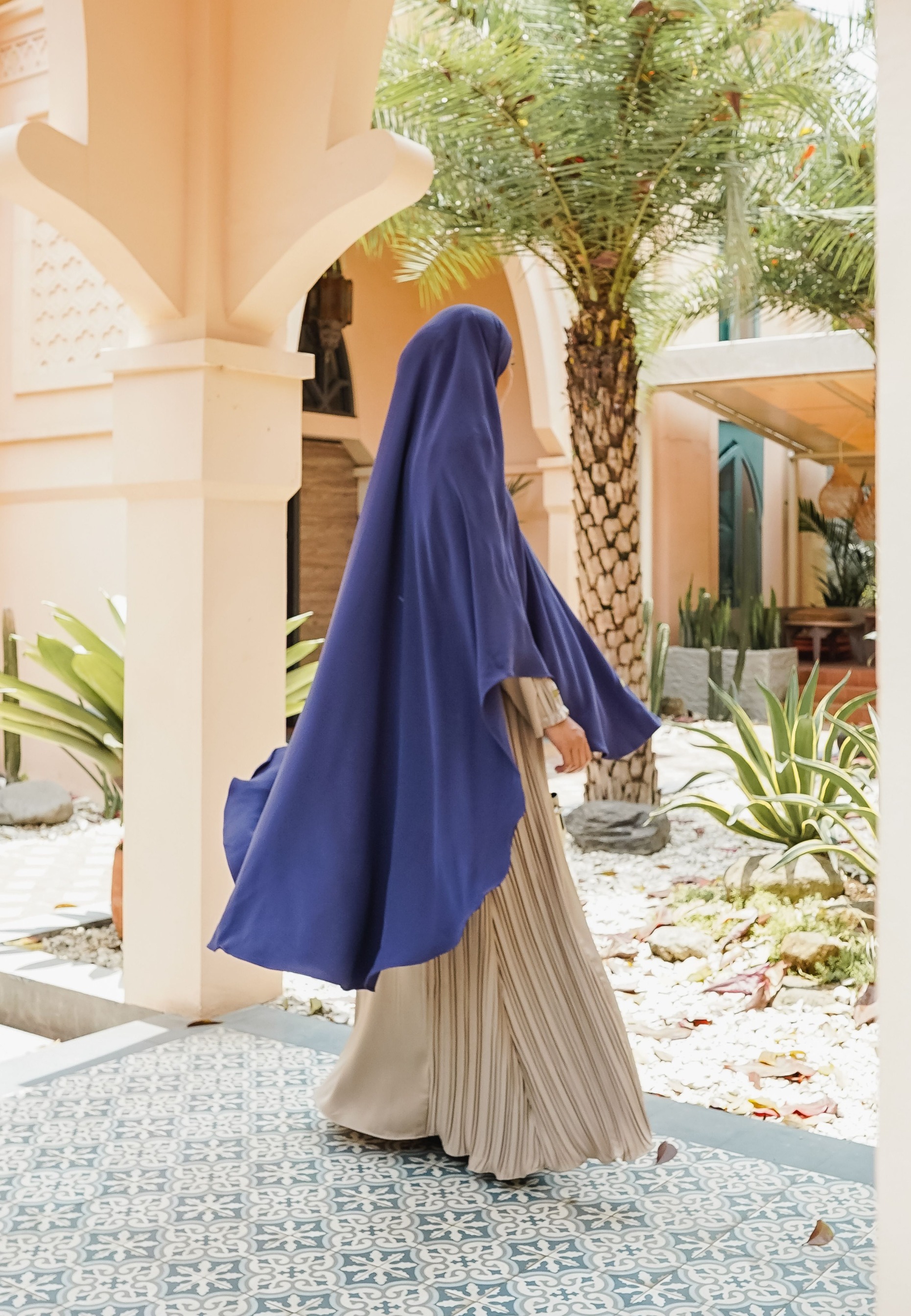 Rawdhah Abaya