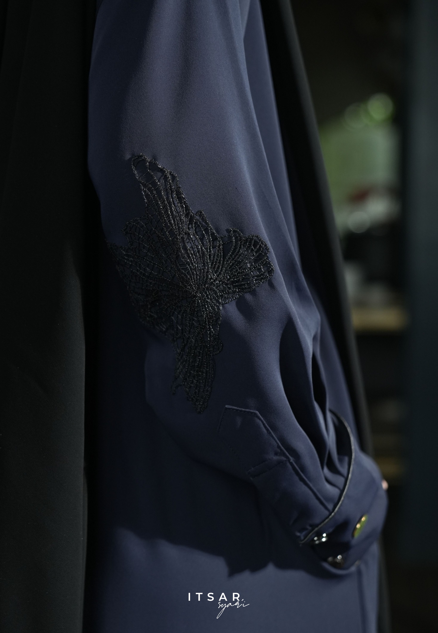 Najran Piping Lace Abaya