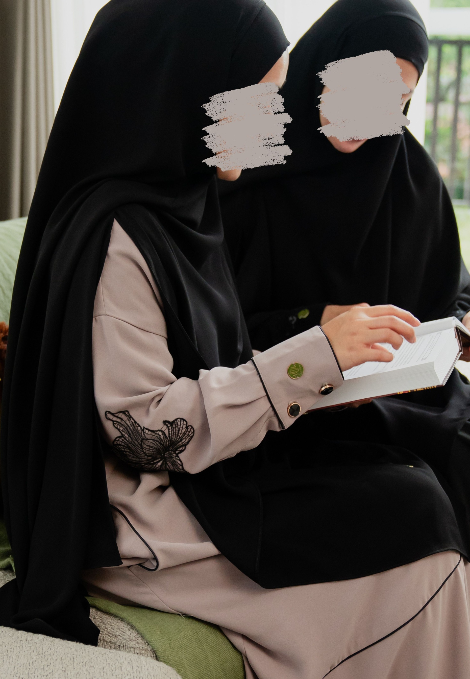 Najran Piping Lace Abaya