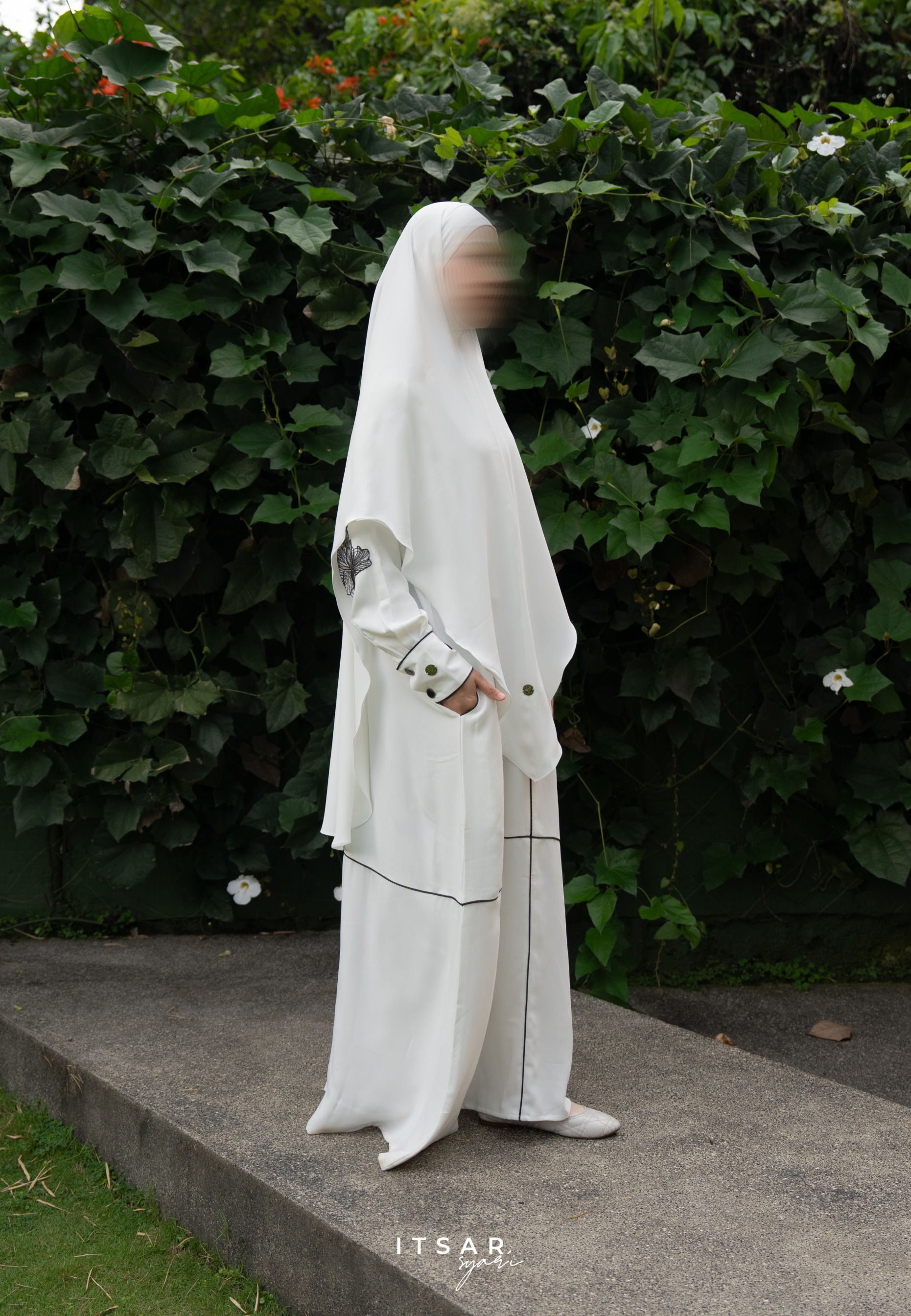 Najran Piping Lace Abaya