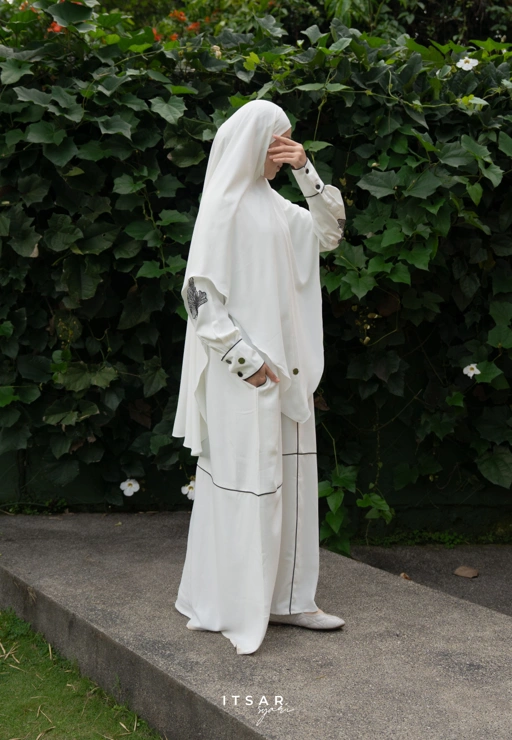 Image of Najran Piping Lace Abaya