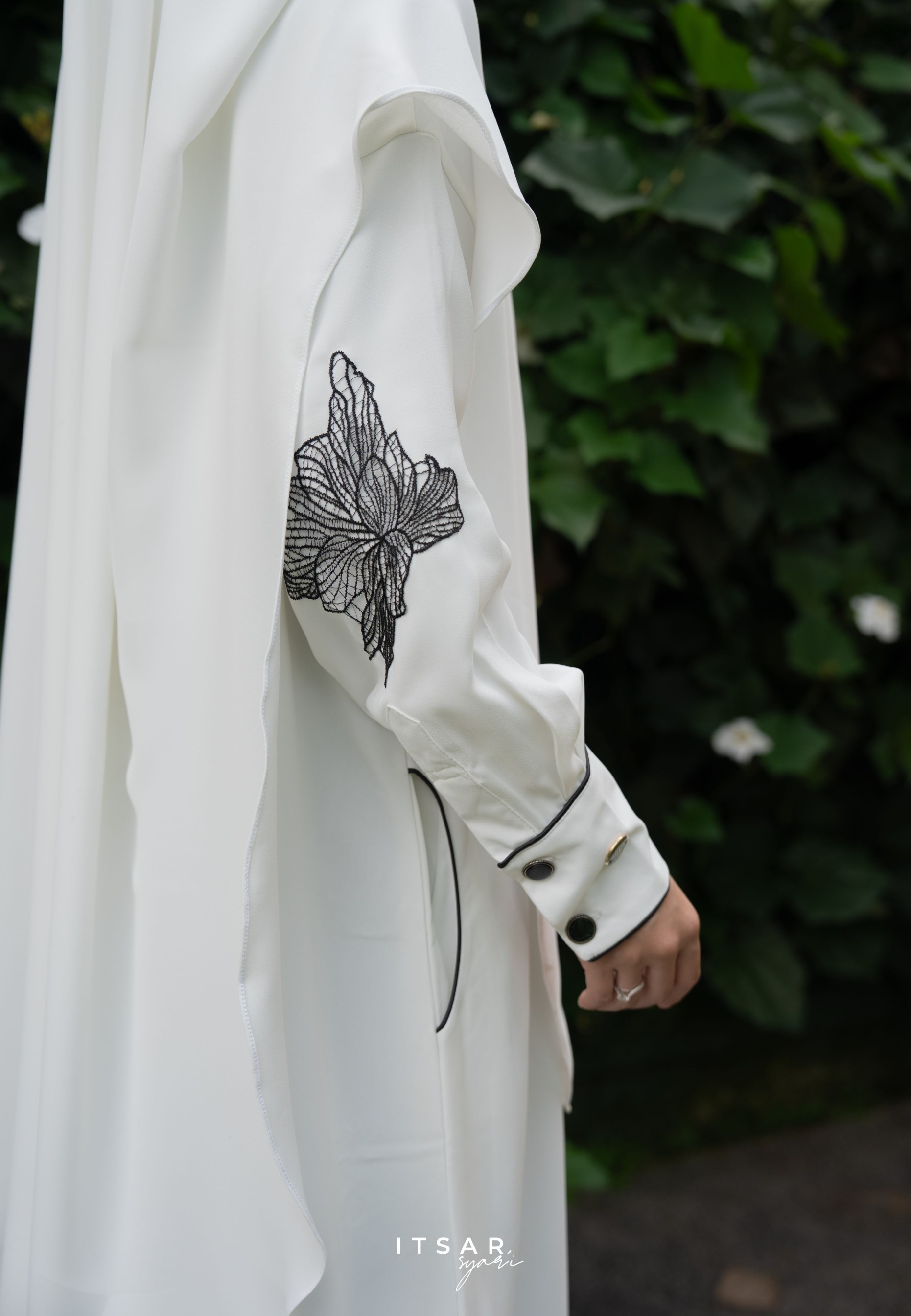 Najran Piping Lace Abaya