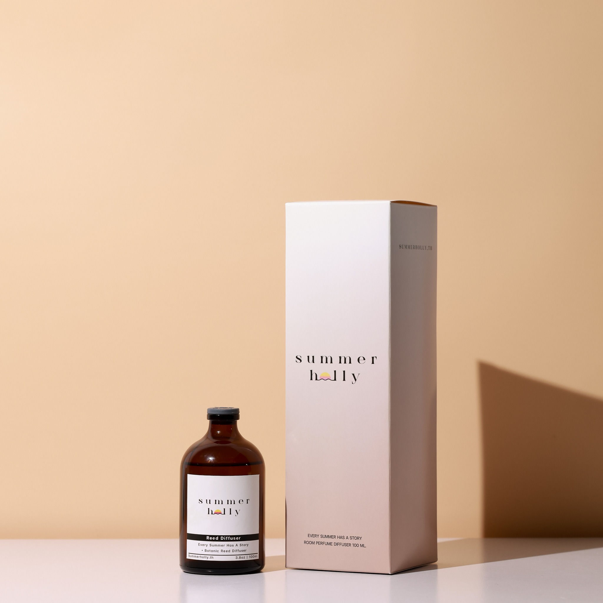 Reed diffuser ก้านไม้หอมกระจายกลิ่น 100ml สร้างบรรยากาศให้พื้นที่ของคุณ | Summer holly