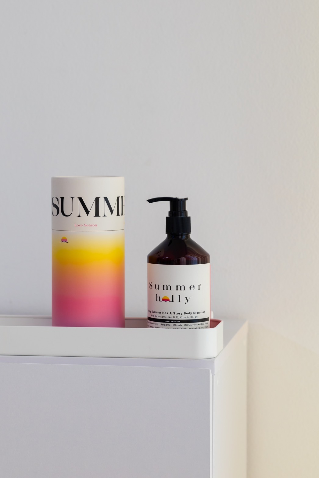 เจลอาบน้ำสูตรผิวนุ่มชุ่มชื้น มีวิตามิน B3,5 กลิ่น Stormy summer | Summer holly | Body cleanser