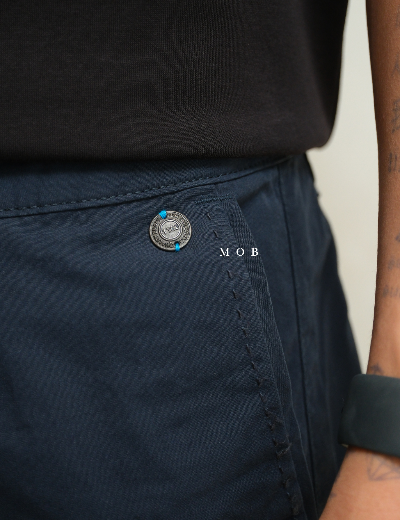 TTSR01003A JIM Bermuda Slim Shorts Navy