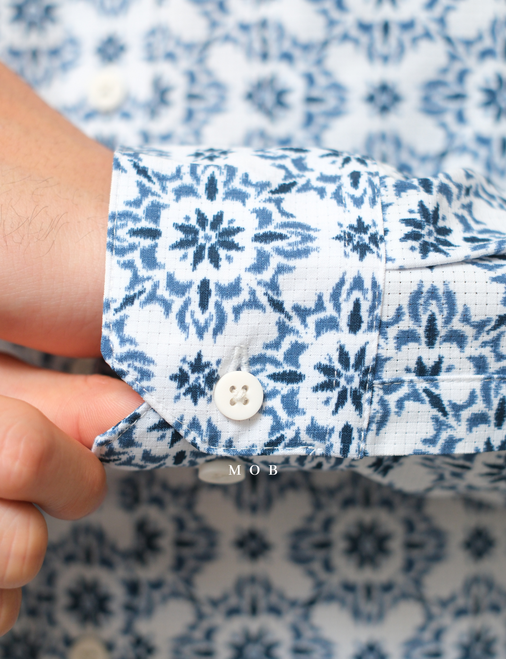 APTLSS01003 Slim Performance LS Shirt White Blue Graphic Floral
