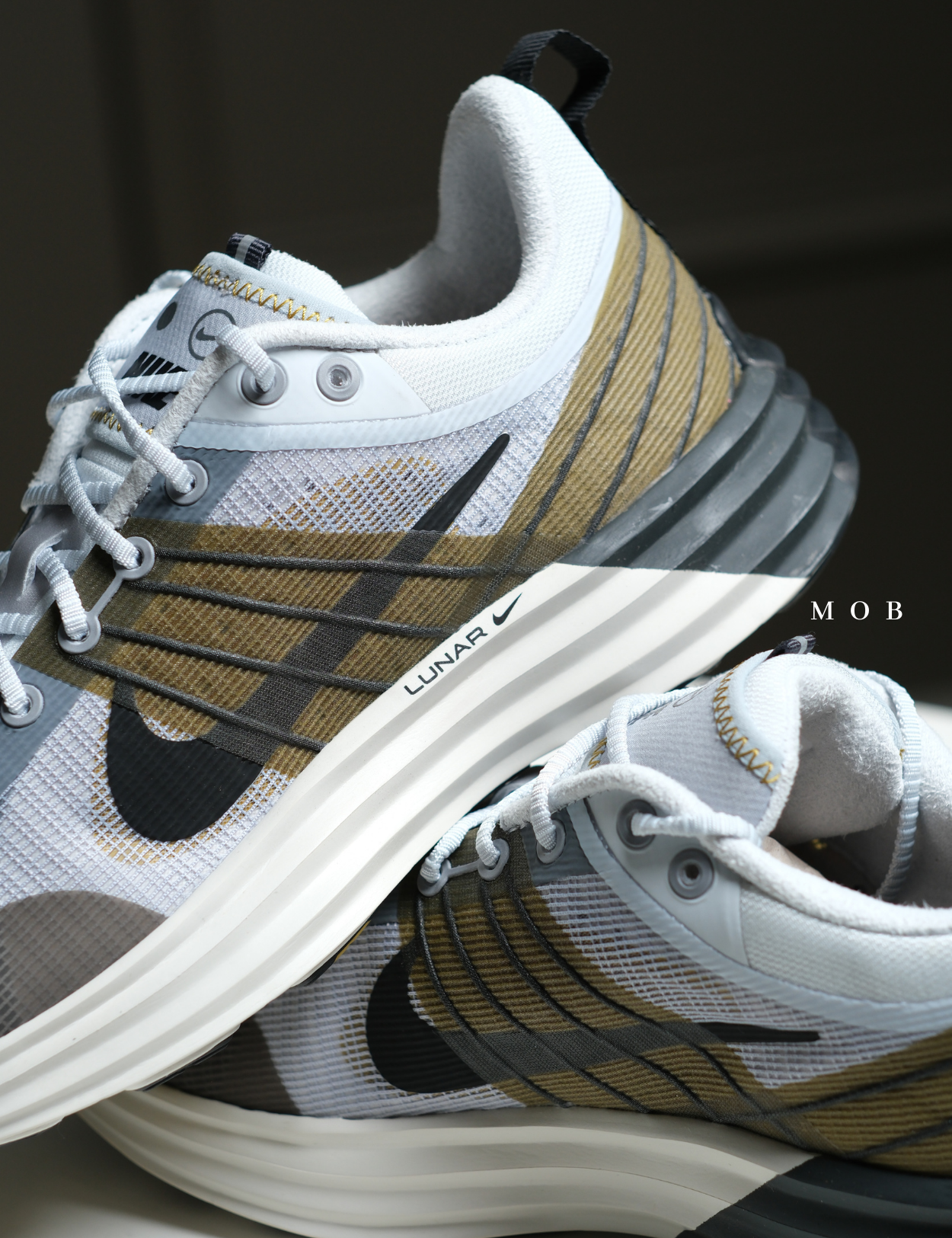 NKSSH03008B Lunar Roam Shoes Platinum Wolf Grey