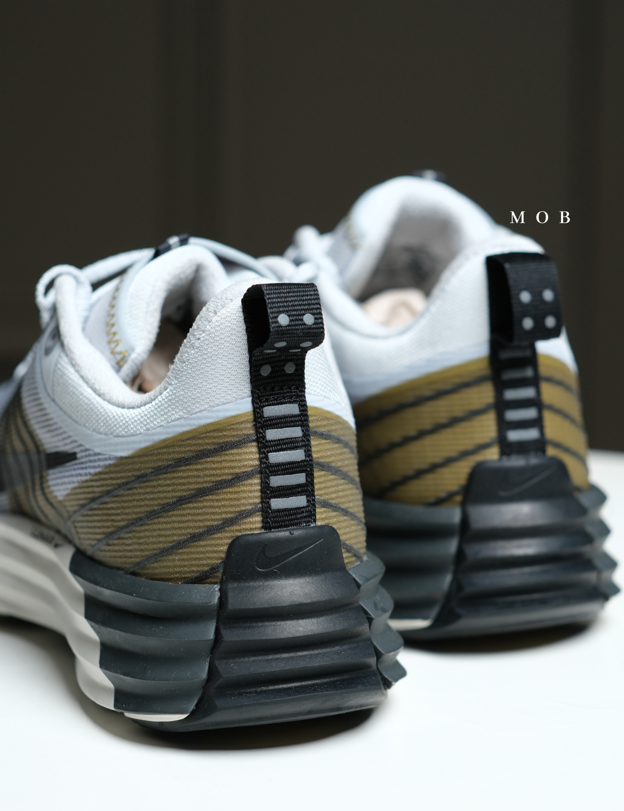 NKSSH03008B Lunar Roam Shoes Platinum Wolf Grey