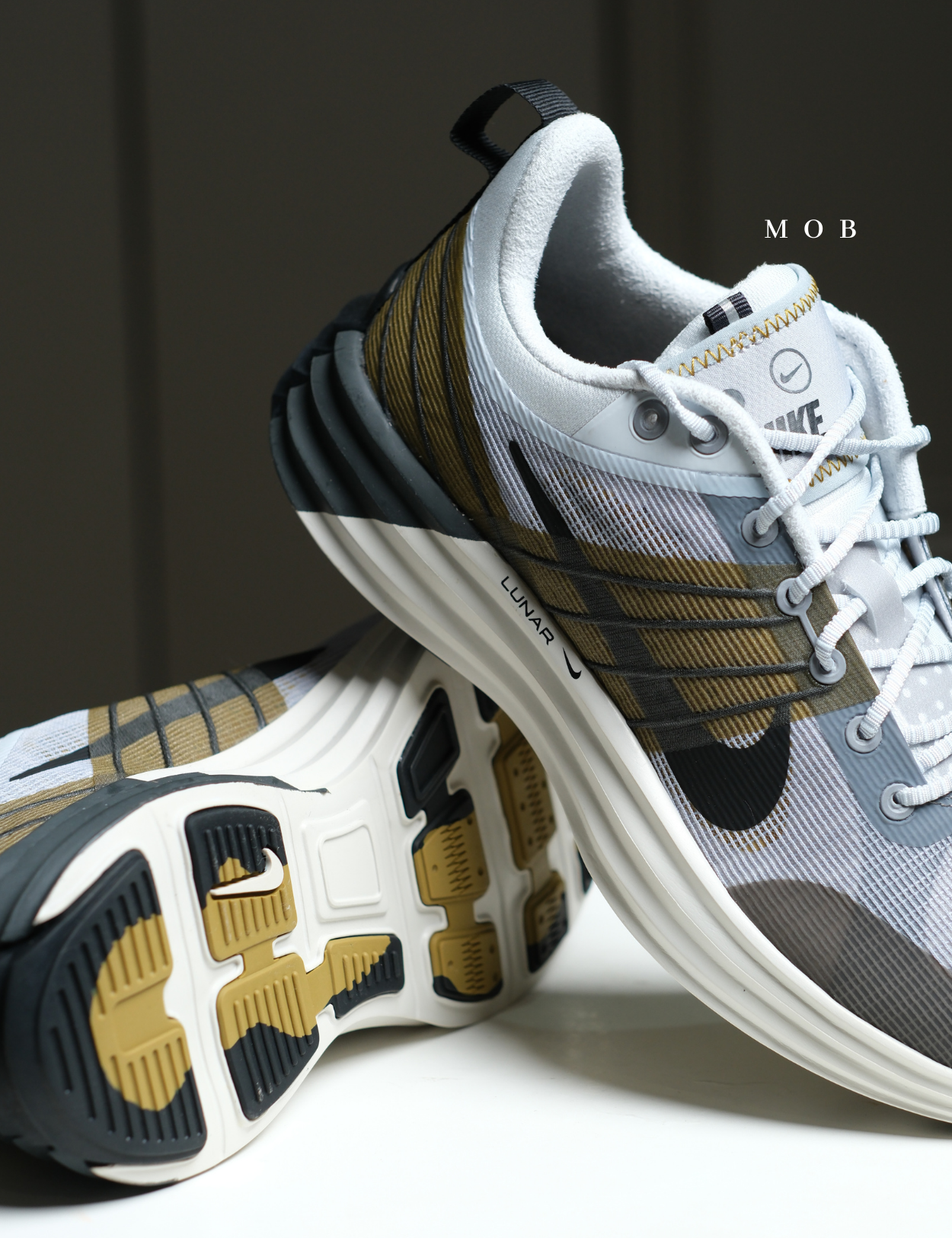 NKSSH03008B Lunar Roam Shoes Platinum Wolf Grey