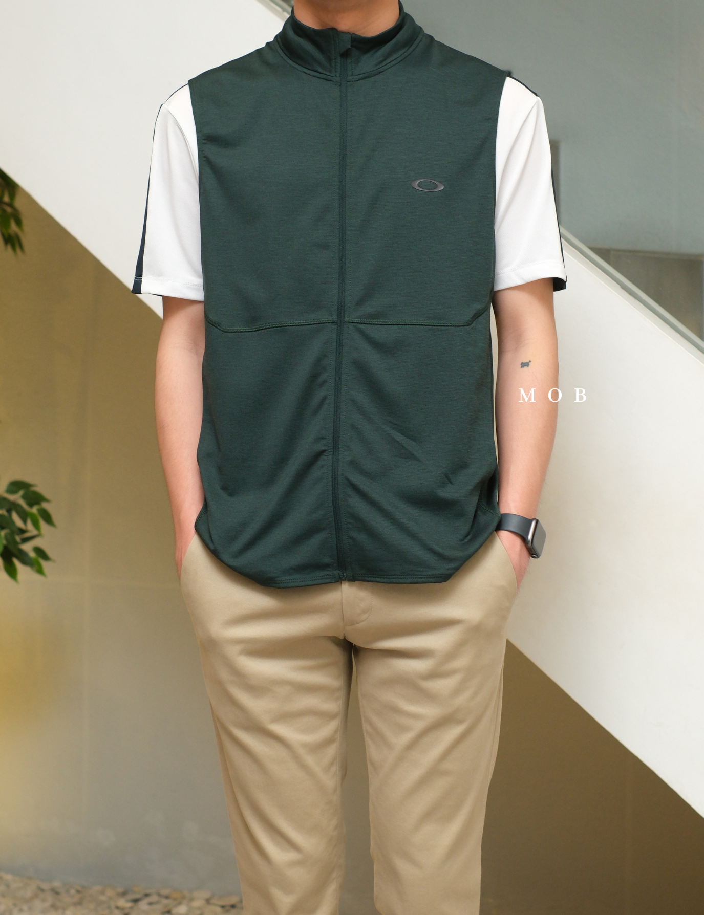 OAKVST01001 Gravity Range Vest Dark Green