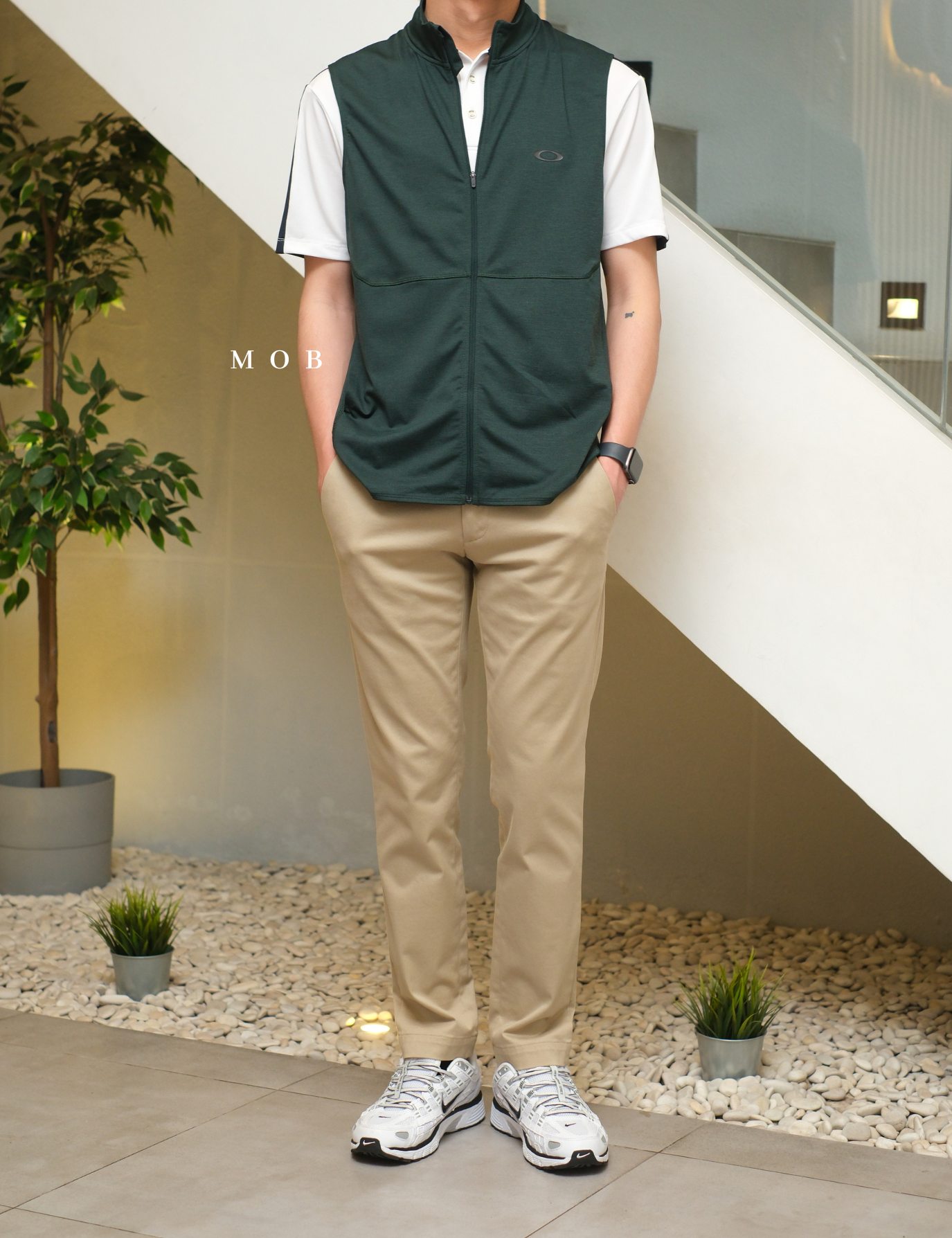 OAKVST01001 Gravity Range Vest Dark Green