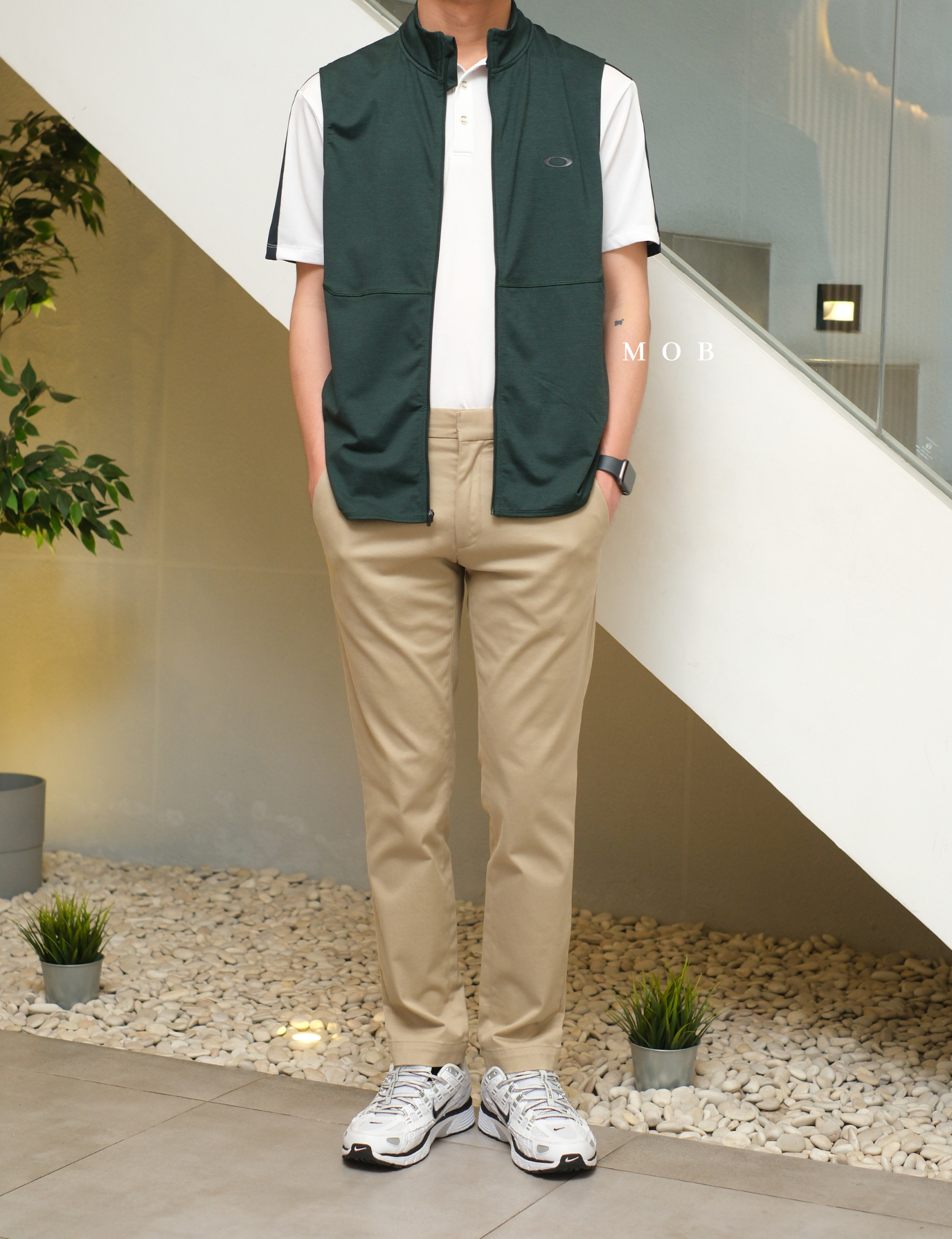 OAKVST01001 Gravity Range Vest Dark Green