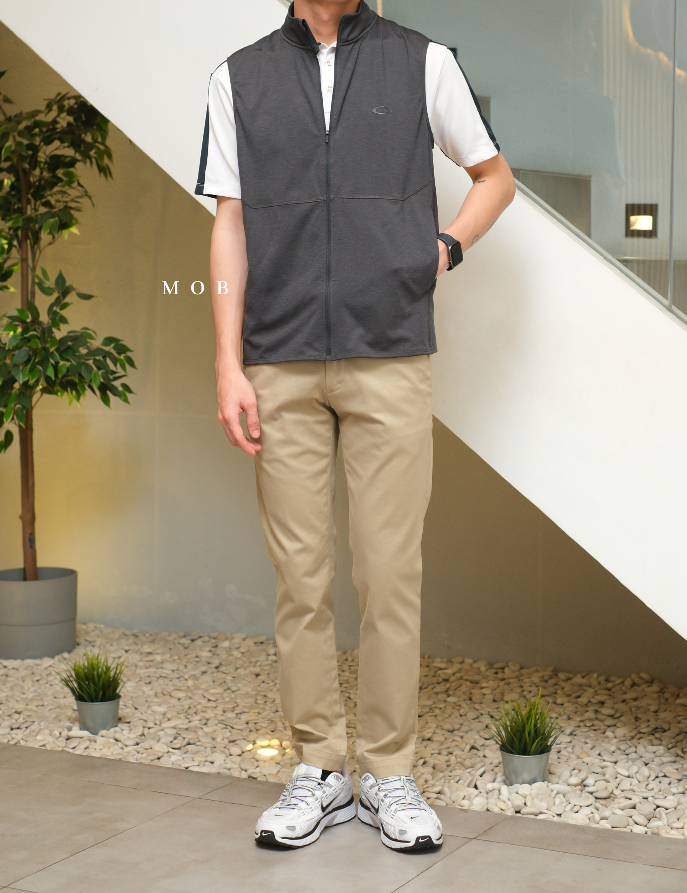 OAKVST01002 Gravity Range Vest Dark Grey