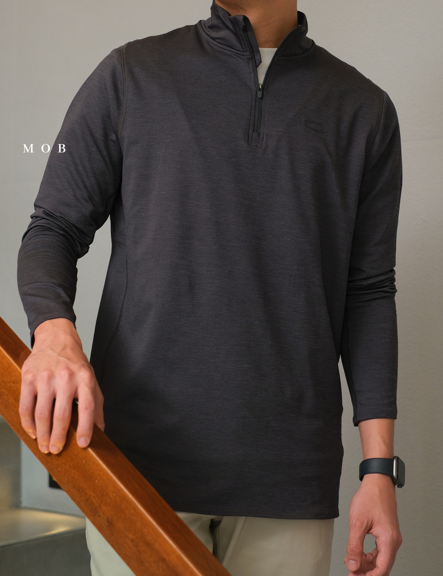 OAKJ04001 Oakley Gravity Range 1/4 Zipper Dark Grey