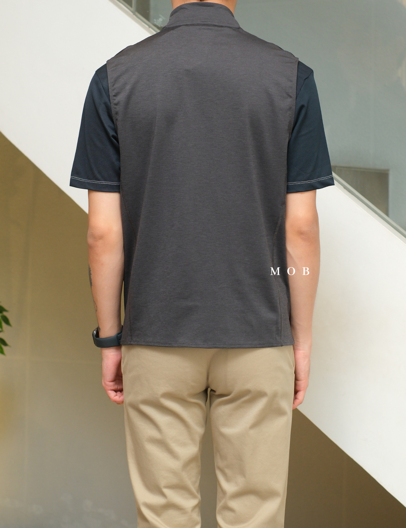 OAKVST01002 Gravity Range Vest Dark Grey